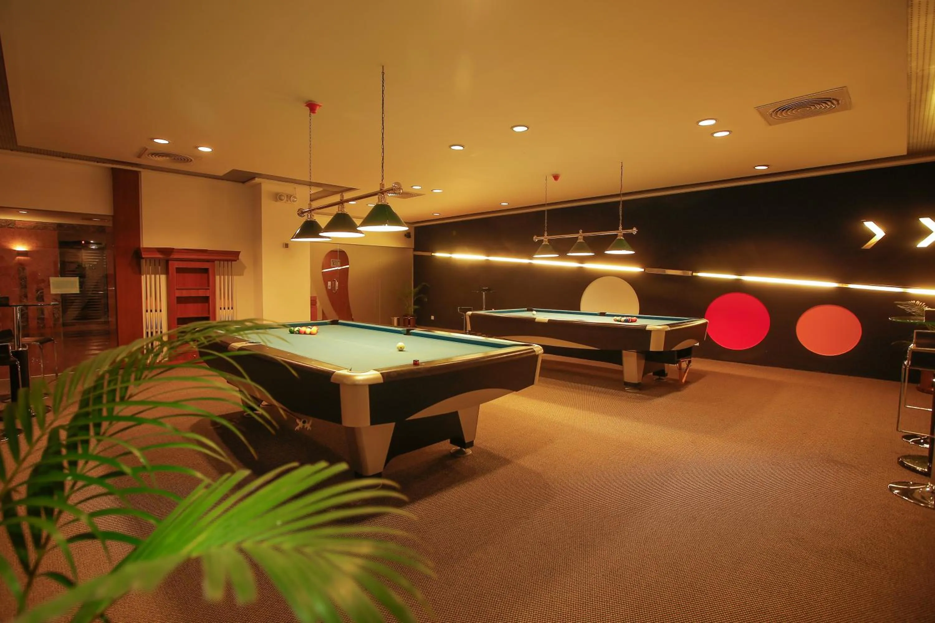 Billiard in Long Beach Hotel