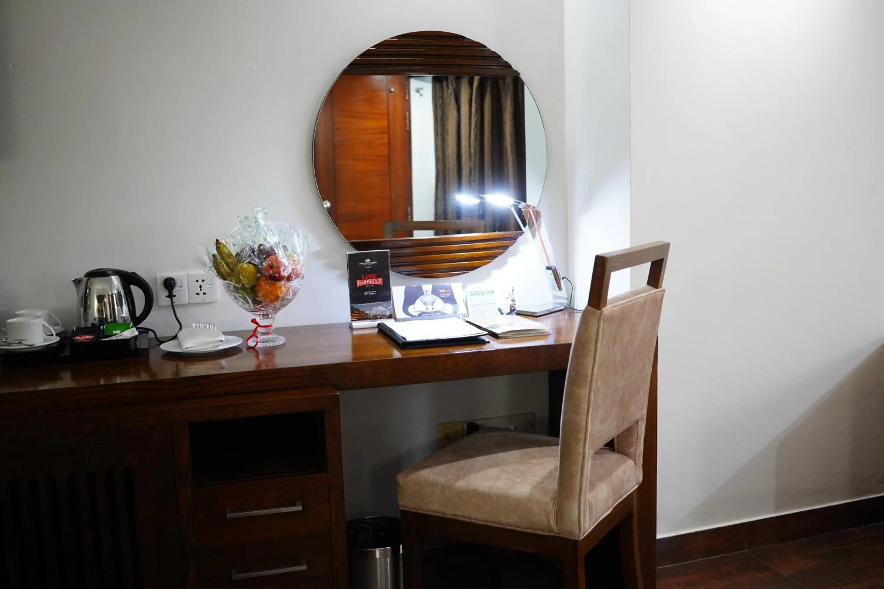 Coffee/tea facilities in Long Beach Hotel