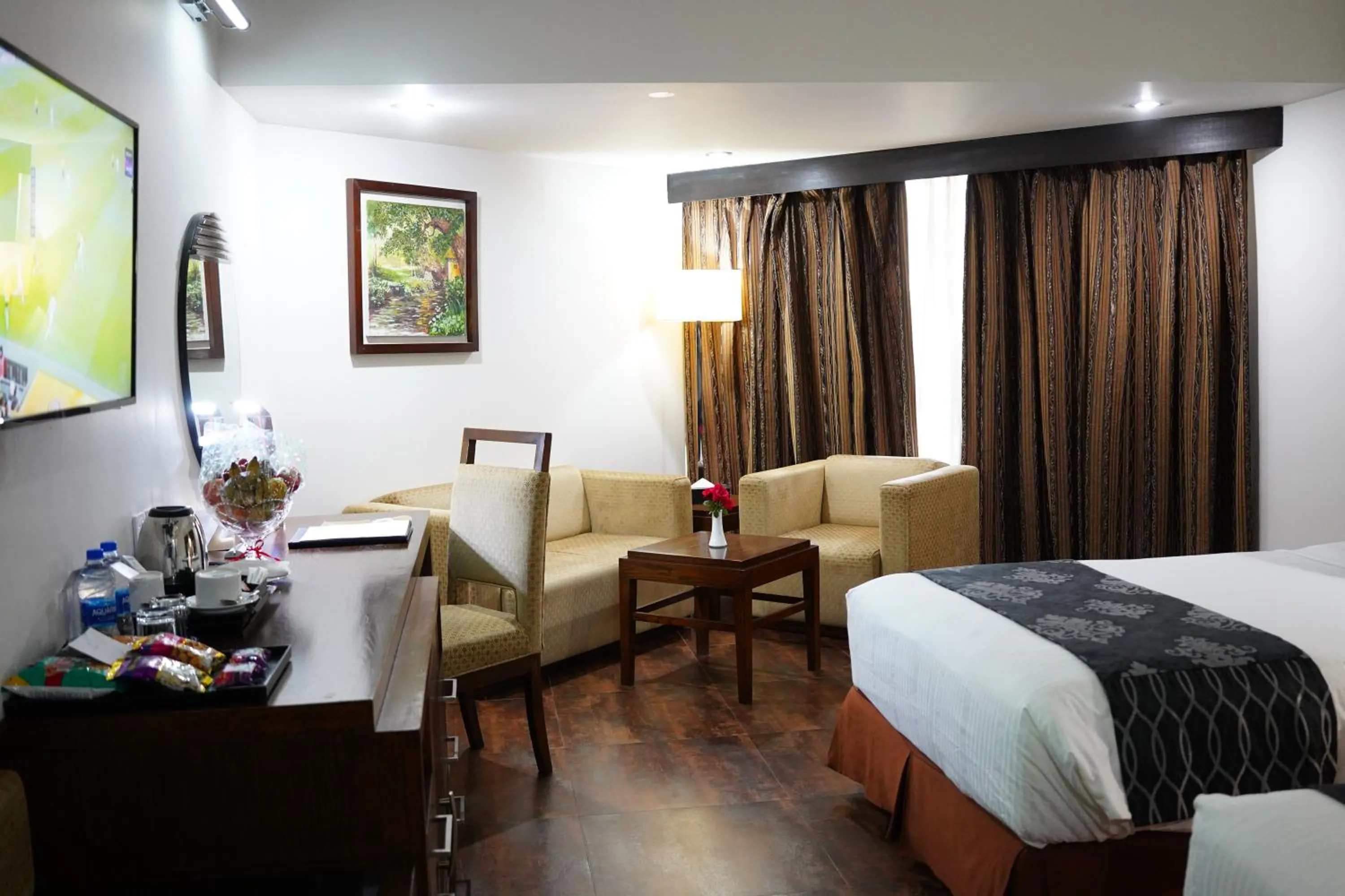 Bed in Long Beach Hotel