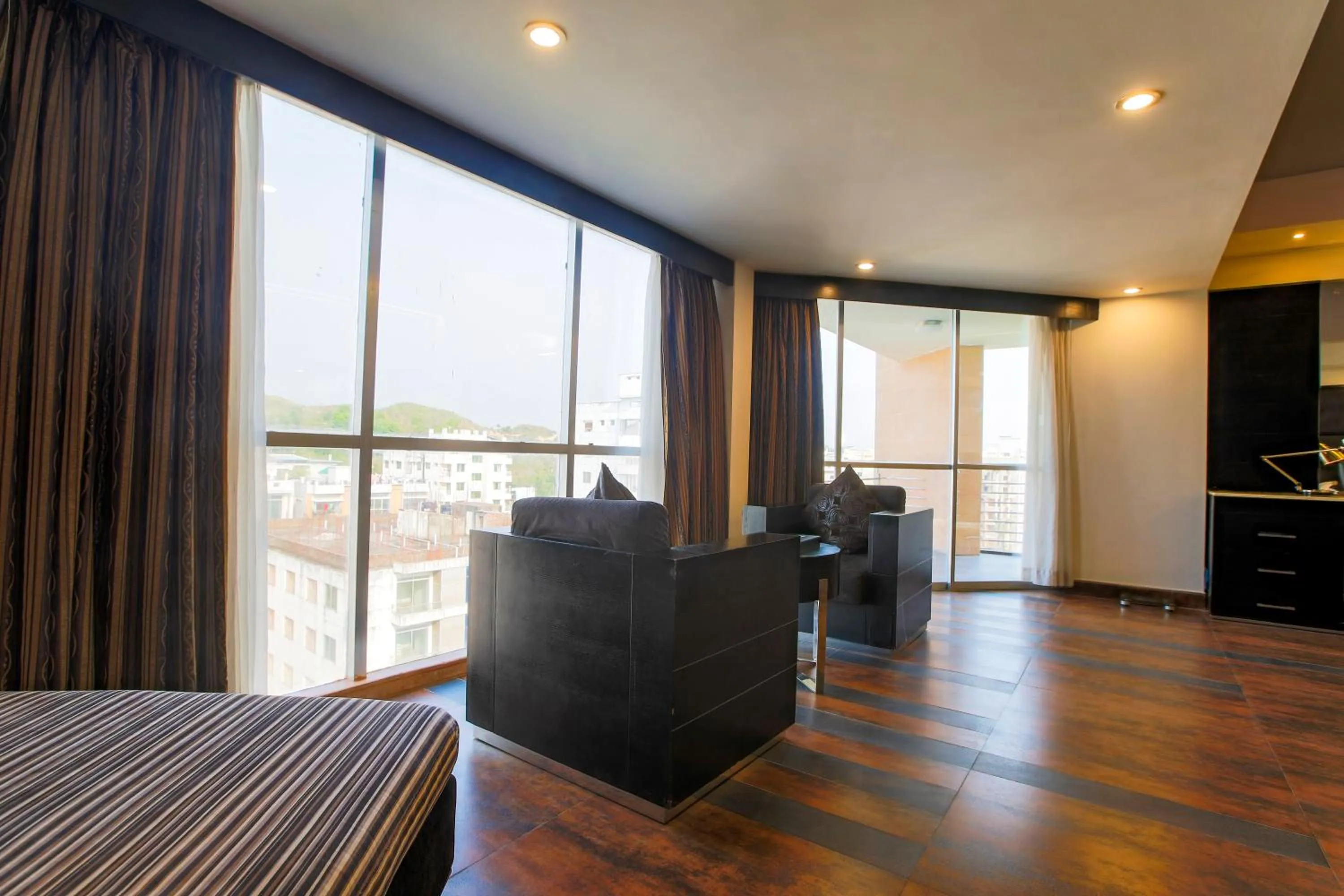 Seating area in Long Beach Hotel