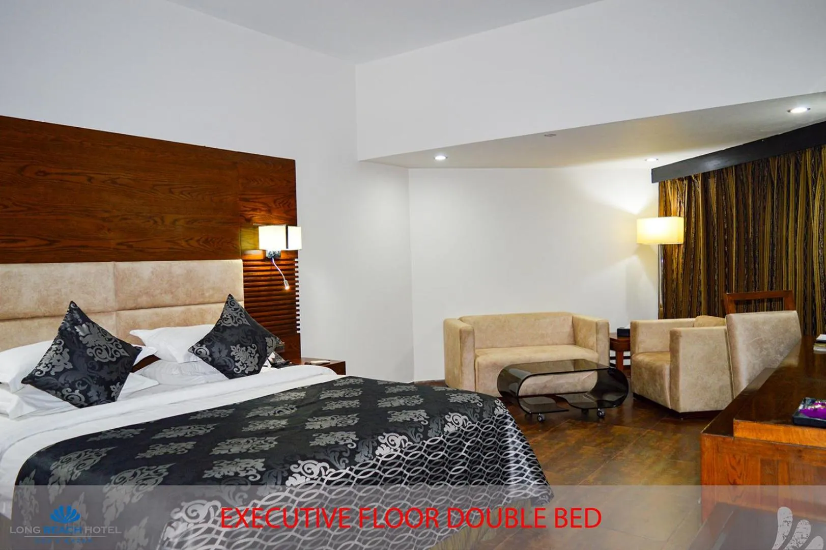 Photo of the whole room, Bed in Long Beach Hotel