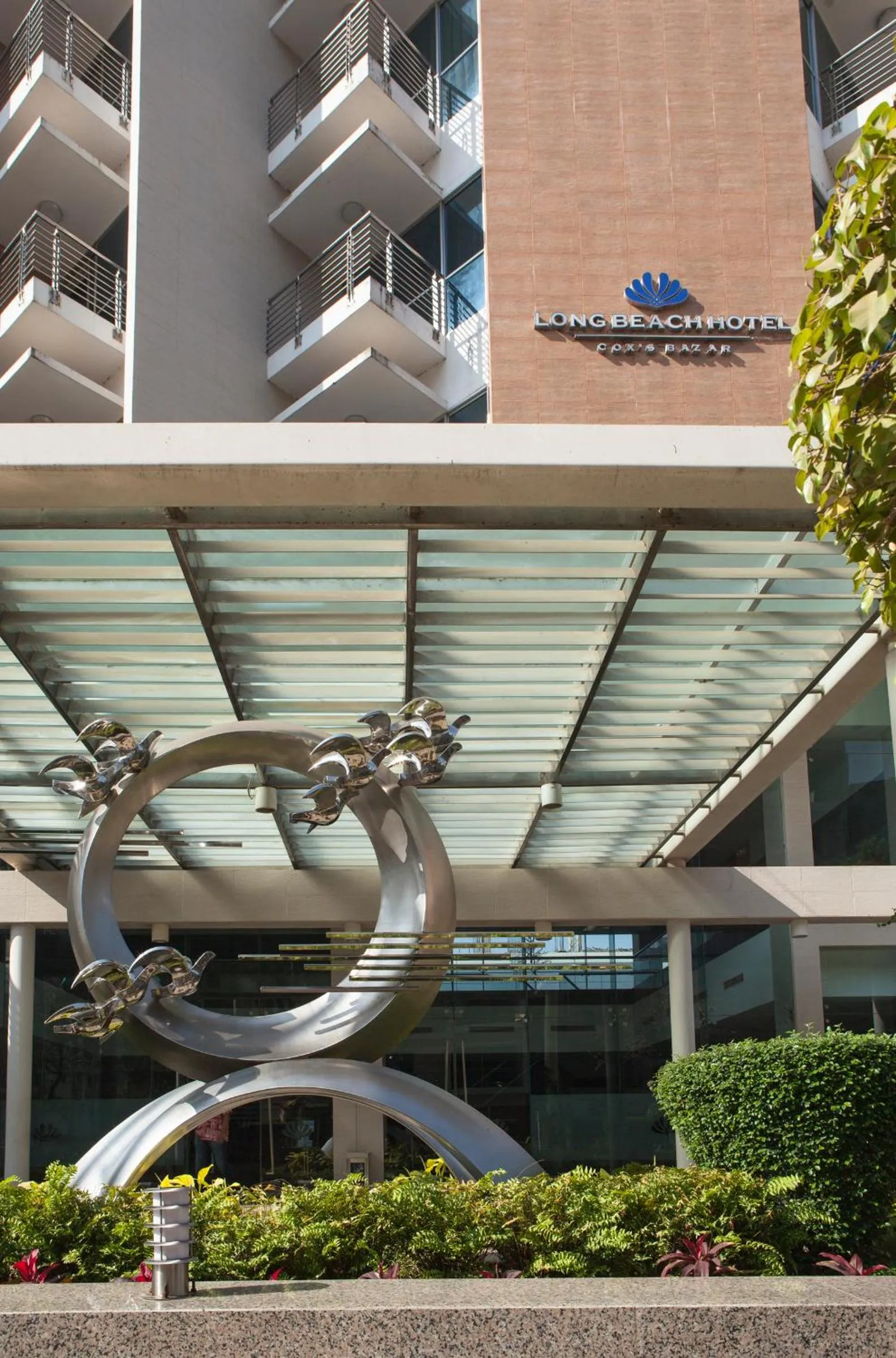 Property building in Long Beach Hotel