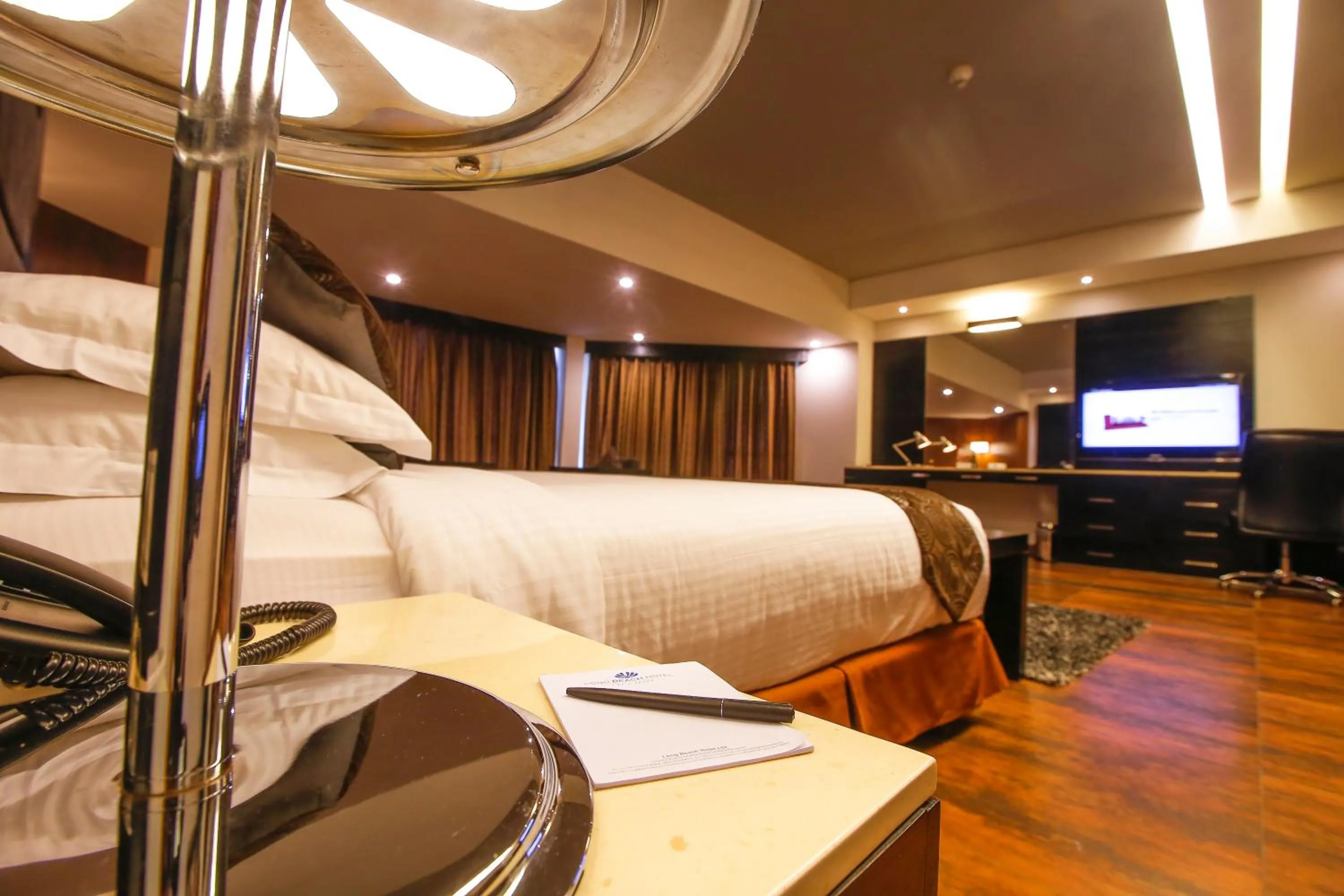 Bedroom in Long Beach Hotel