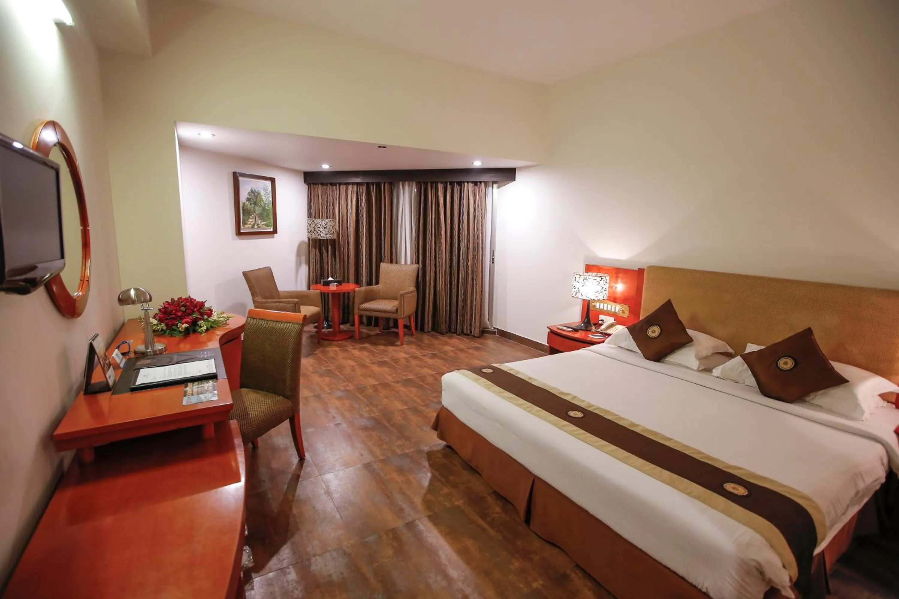 Bedroom, Bed in Long Beach Hotel