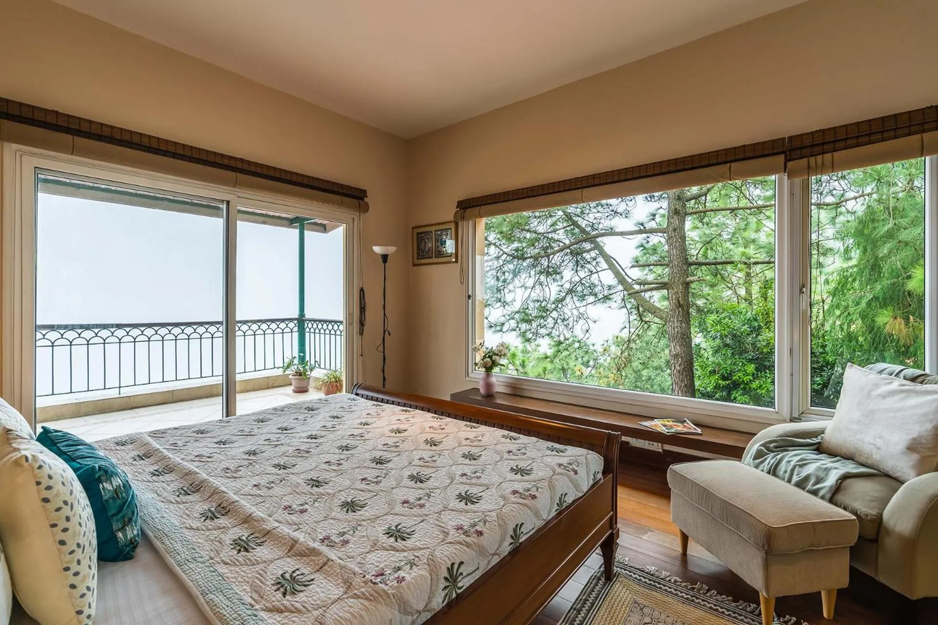 Bedroom, Bed in StayVista at Ludlow House Luxury Villa with Lawn & Fireplace at Mall Road
