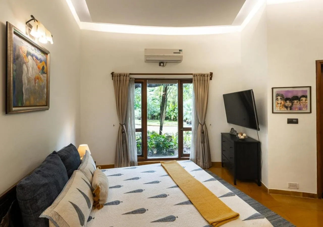 Bed in LohonoStays Villa Lani