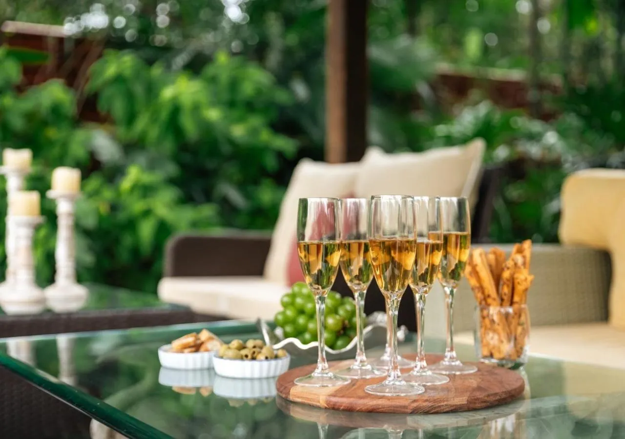 Drinks in LohonoStays Villa Lani