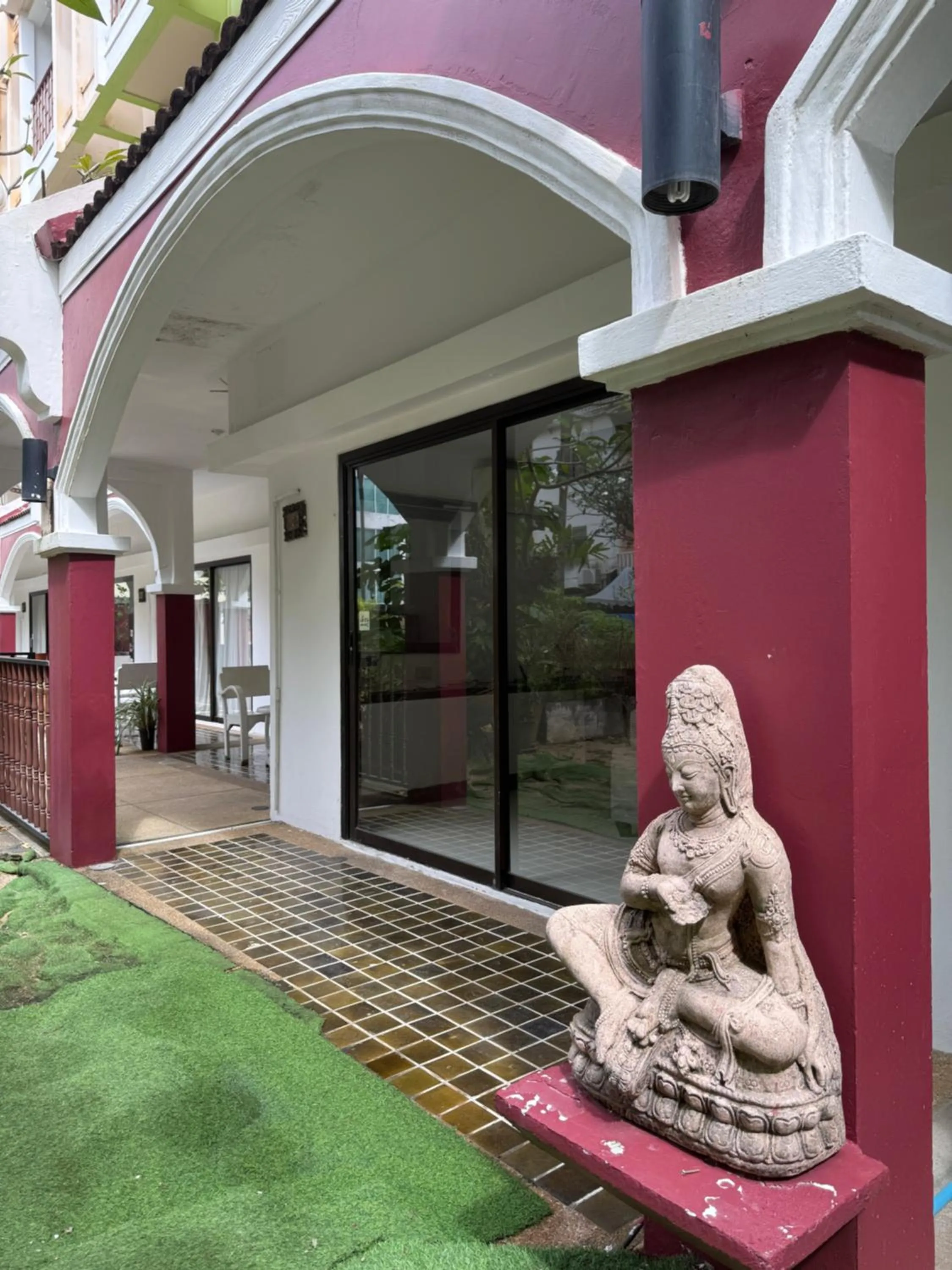 Facade/entrance in THE TOP PATONG RESORT.