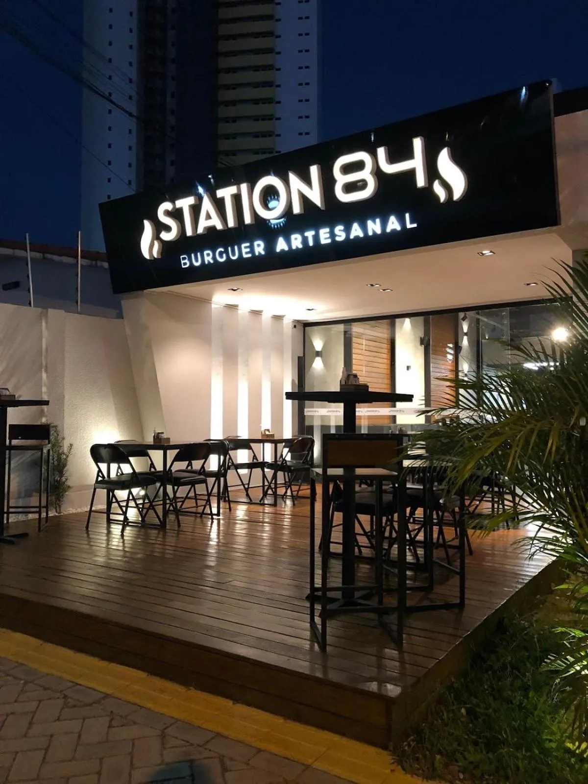 Restaurant/places to eat in Ponta Negra Flat