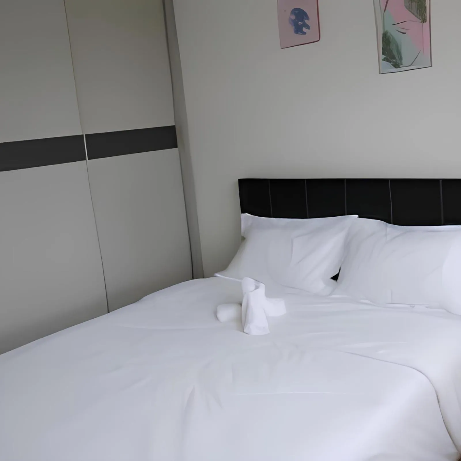 Bedroom, Bed in Cityview 2BR Country Garden Danga Bay - Natol