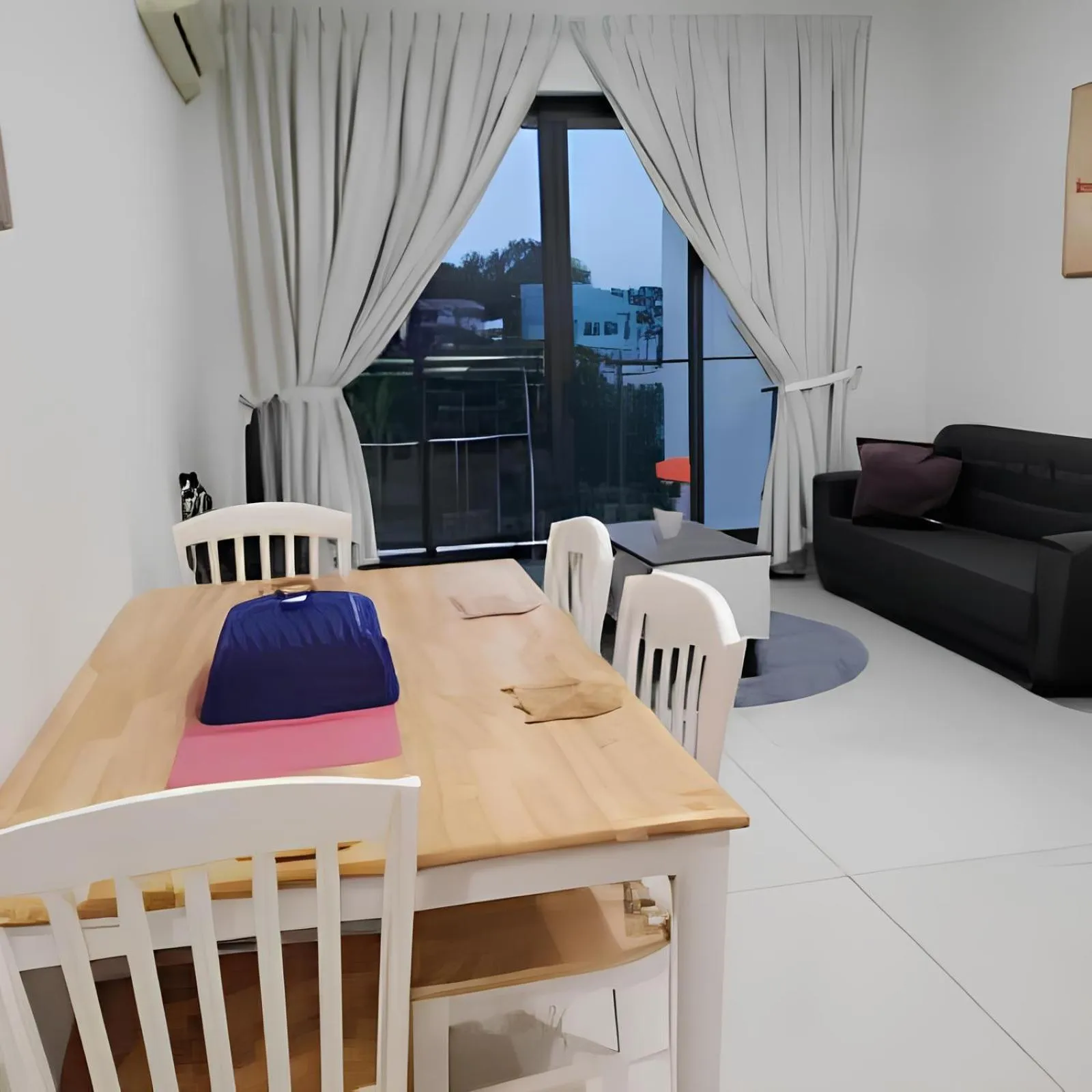 Living room in Cityview 2BR Country Garden Danga Bay - Natol