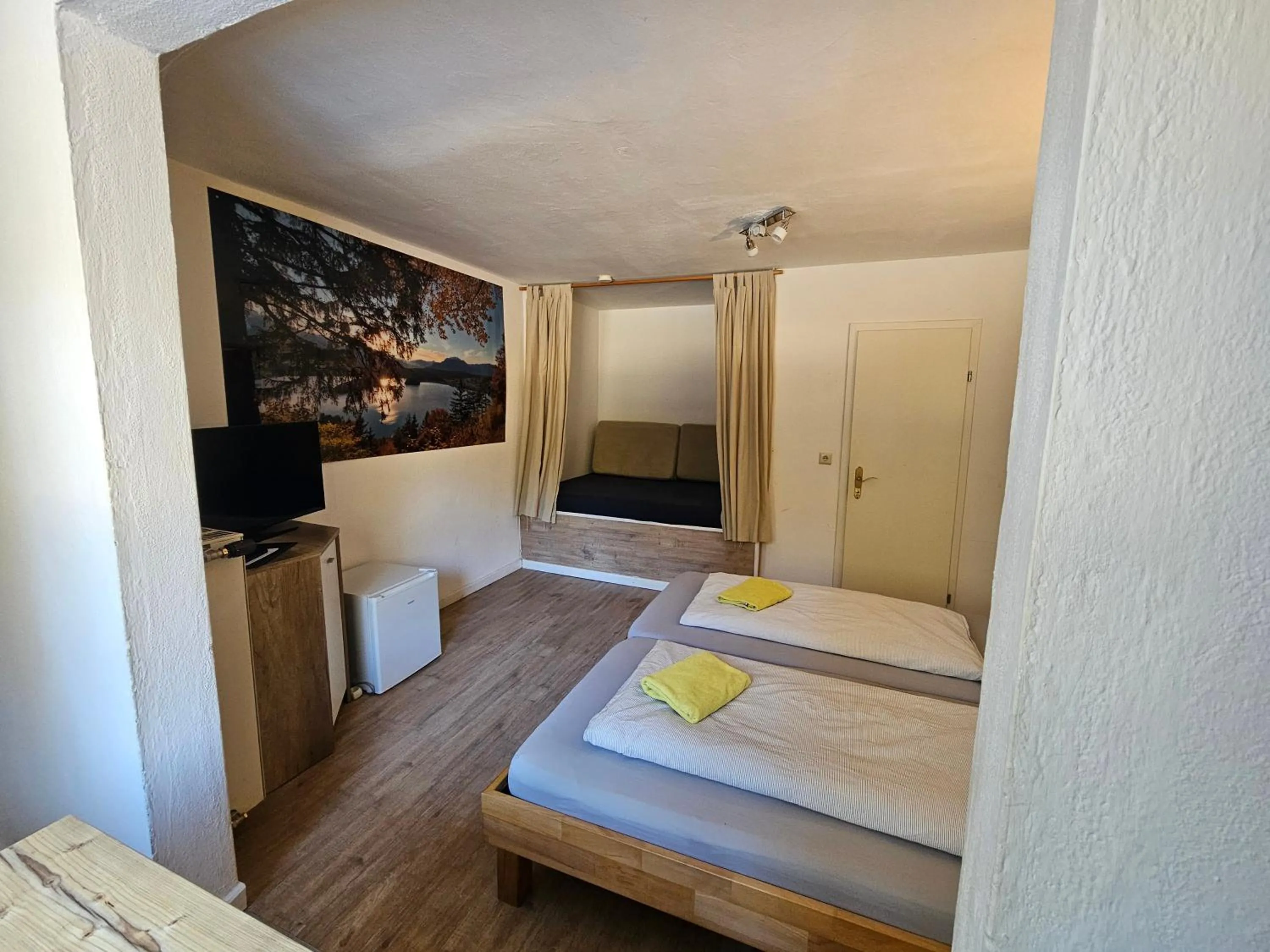 Photo of the whole room, Bed in Karawanken Lodge