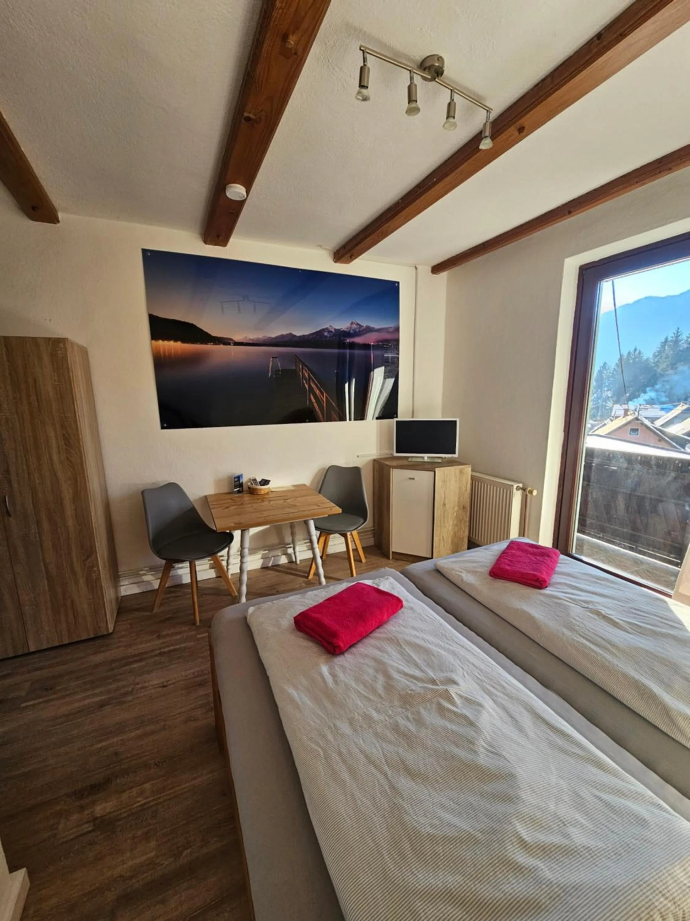 Photo of the whole room, Bed in Karawanken Lodge