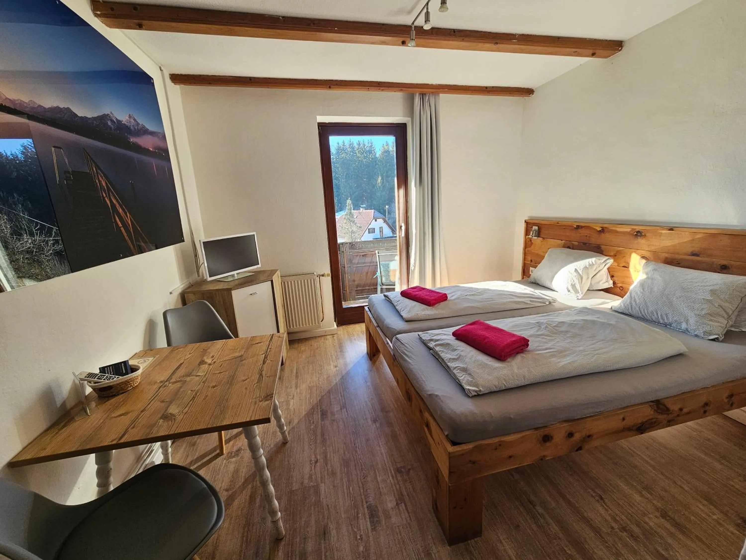 Photo of the whole room, Bed in Karawanken Lodge