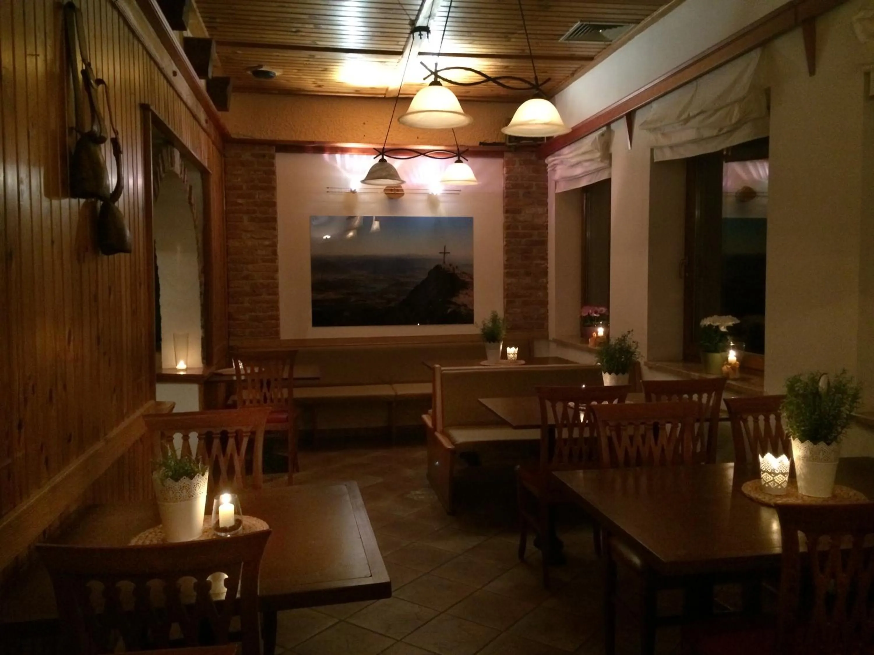 Restaurant/places to eat in Karawanken Lodge