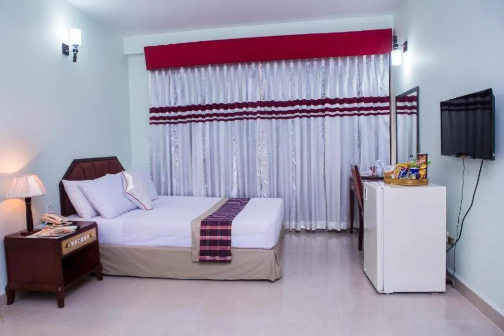 Bed in Meridian Hotel & Restaurant