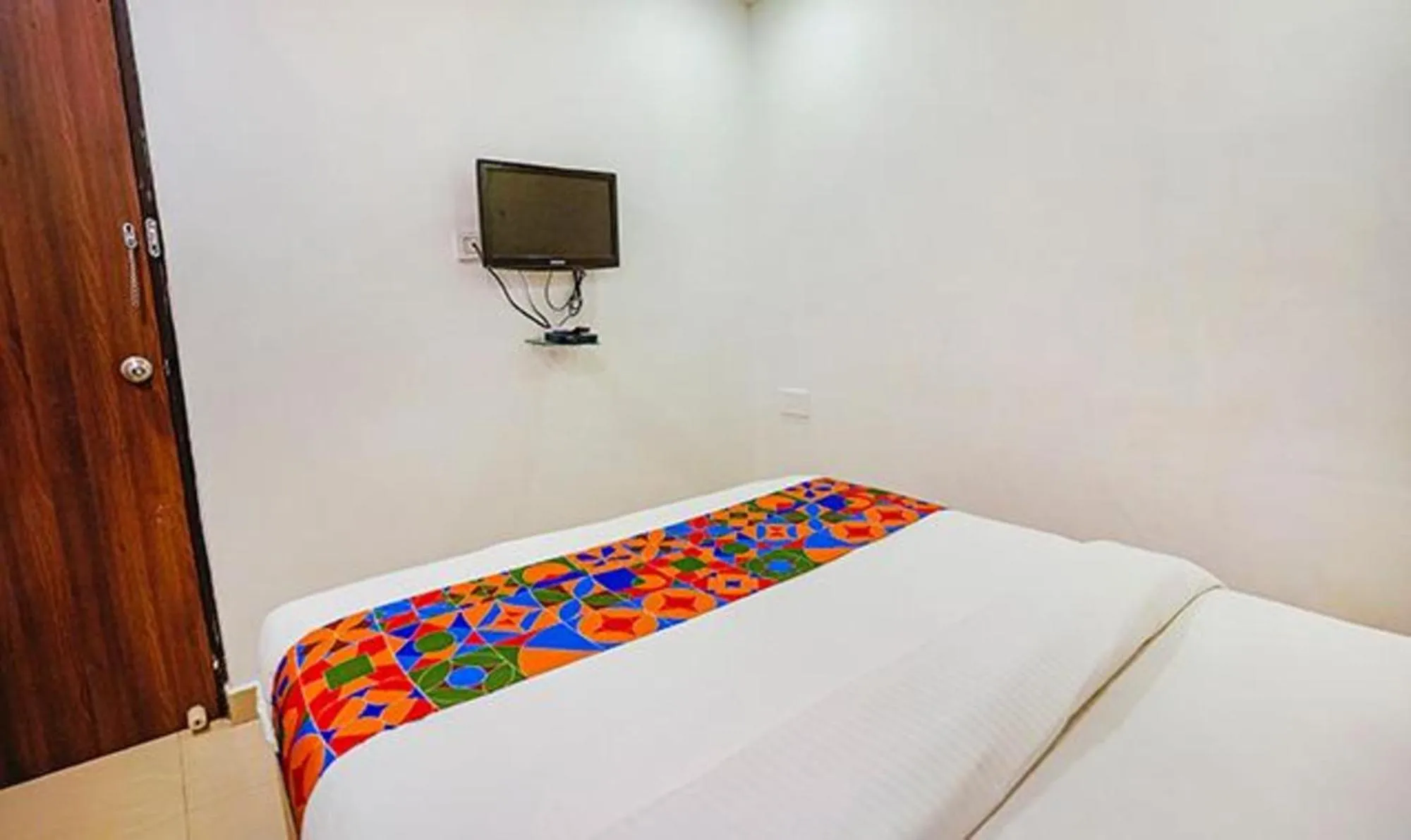 Bed in FabHotel Earth - Nr Guindy Industrial Estate