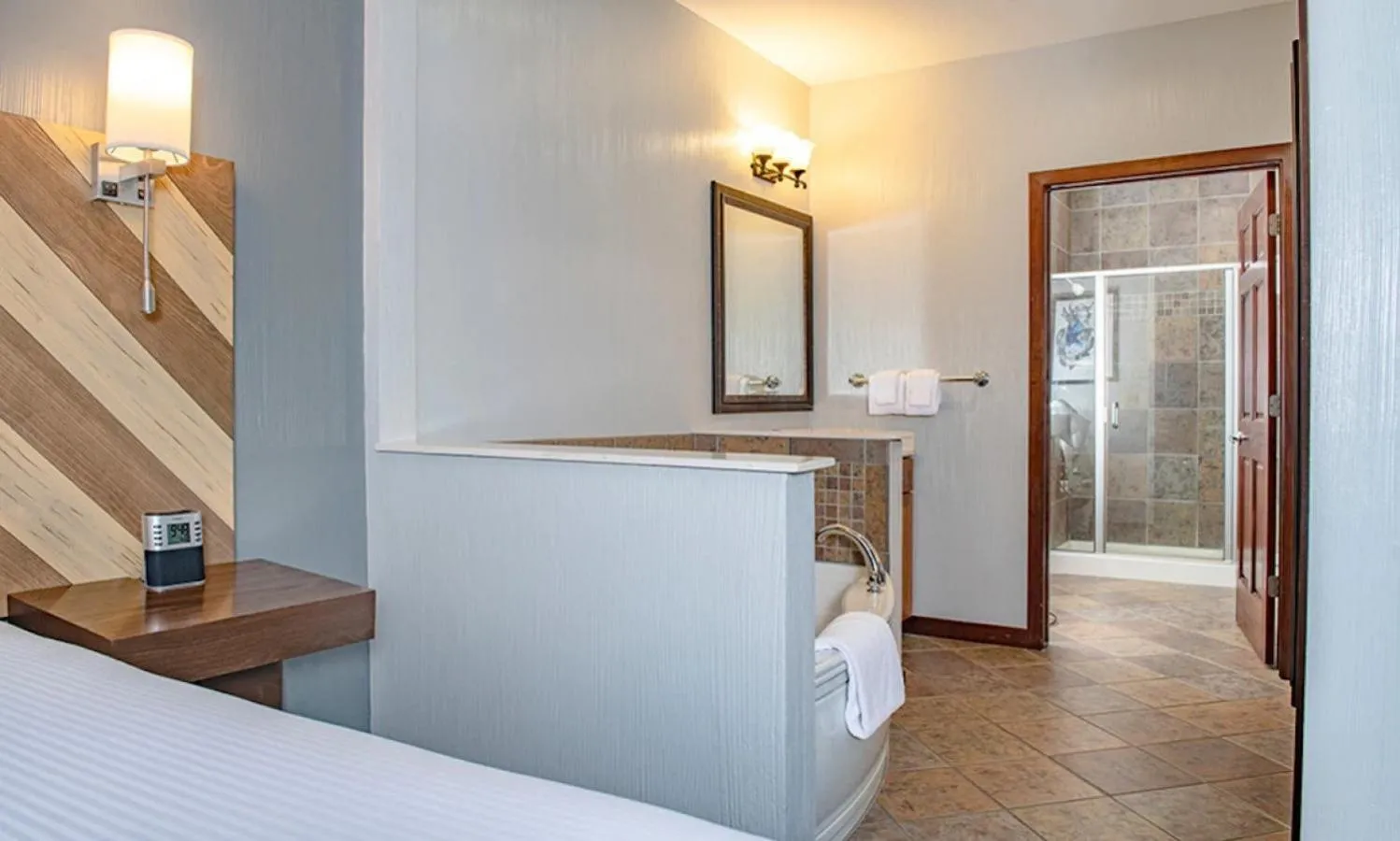 Bathroom, Bed in Wyndham Glacier Canyon 2 BR