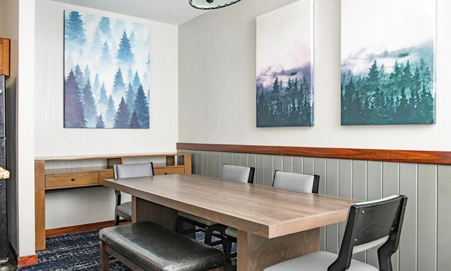 Dining area in Wyndham Glacier Canyon 2 BR