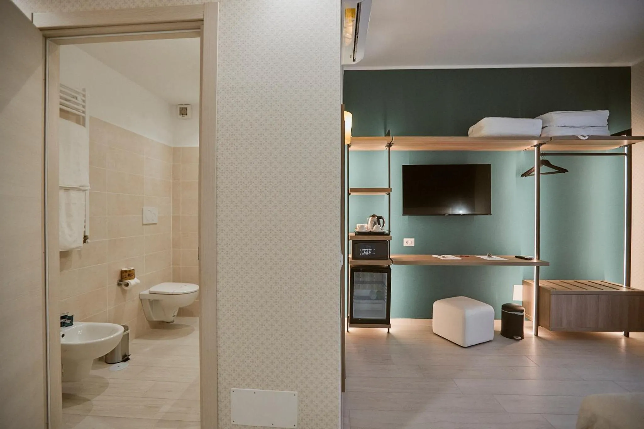 Shower in Castrichella Boutique Hotel Rome Airport