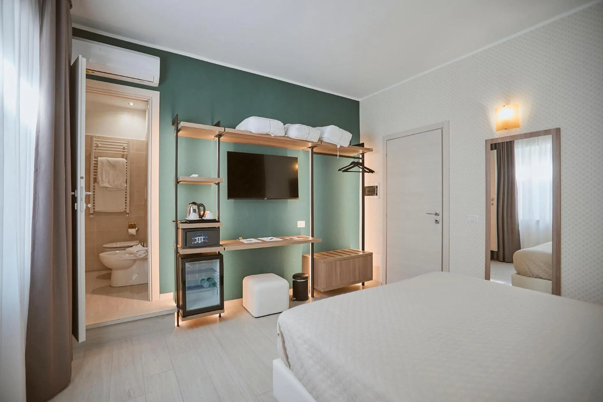 Bed in Castrichella Boutique Hotel Rome Airport