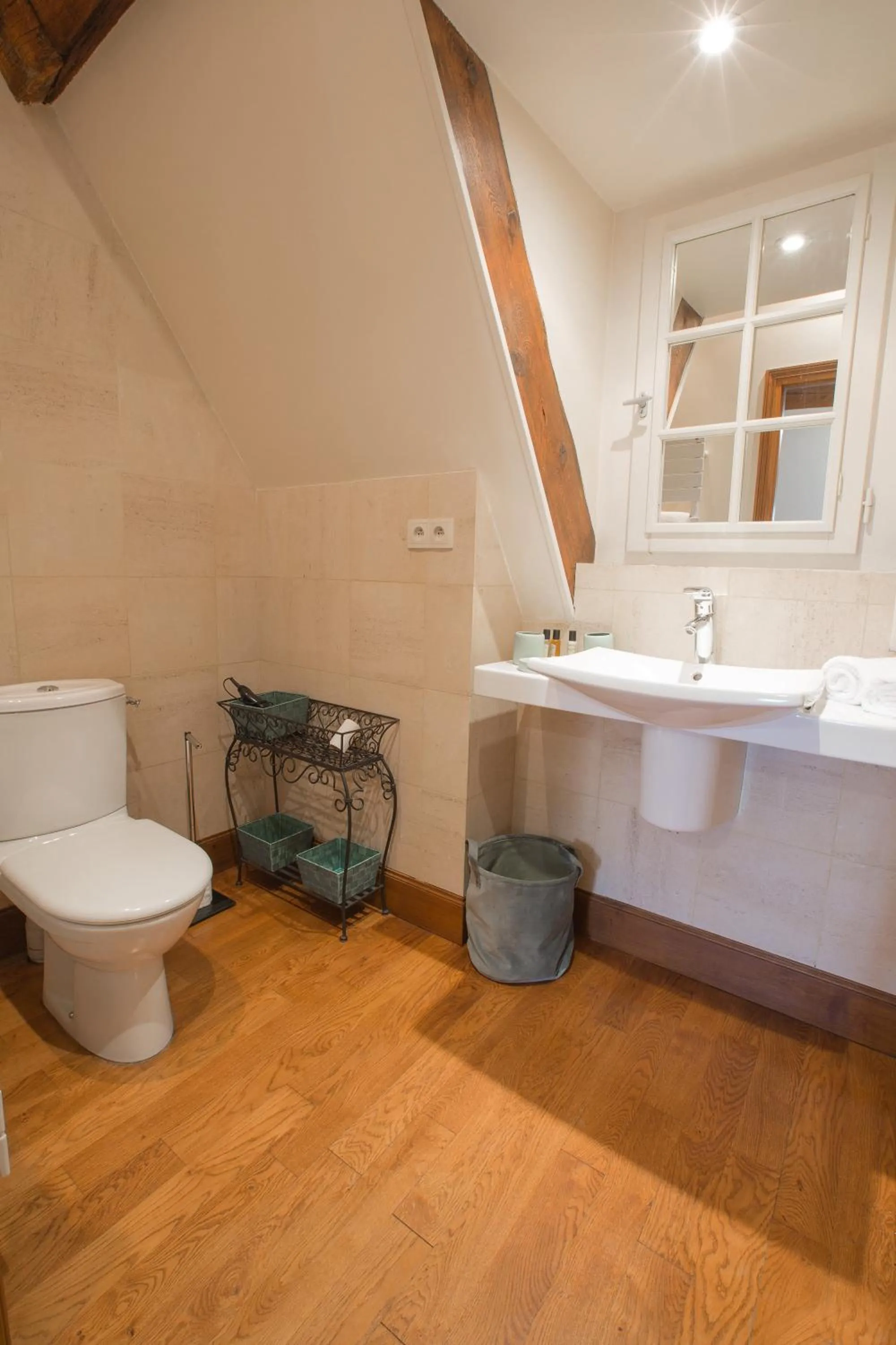 Bathroom in La Tonnellerie
