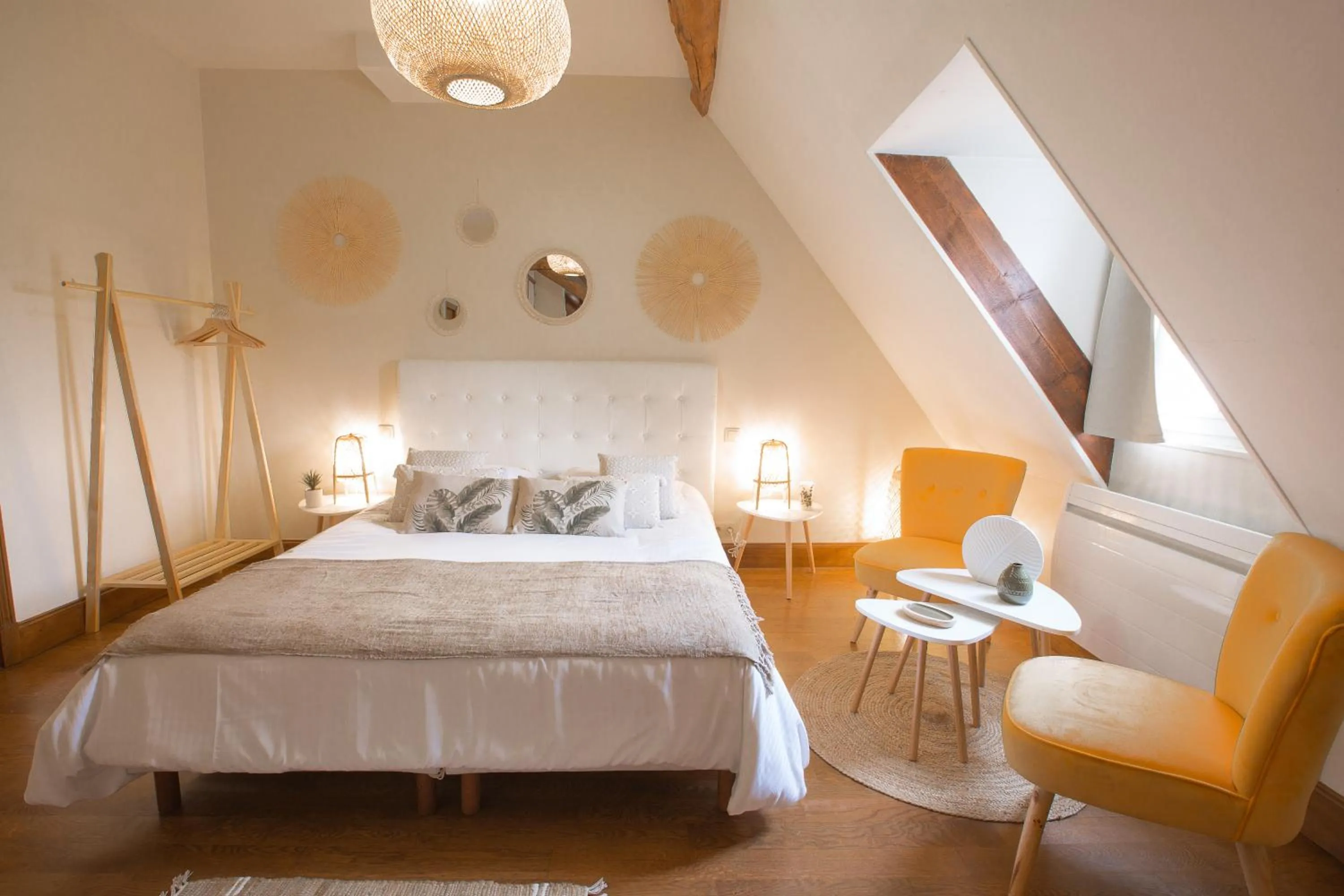 Photo of the whole room, Bed in La Tonnellerie
