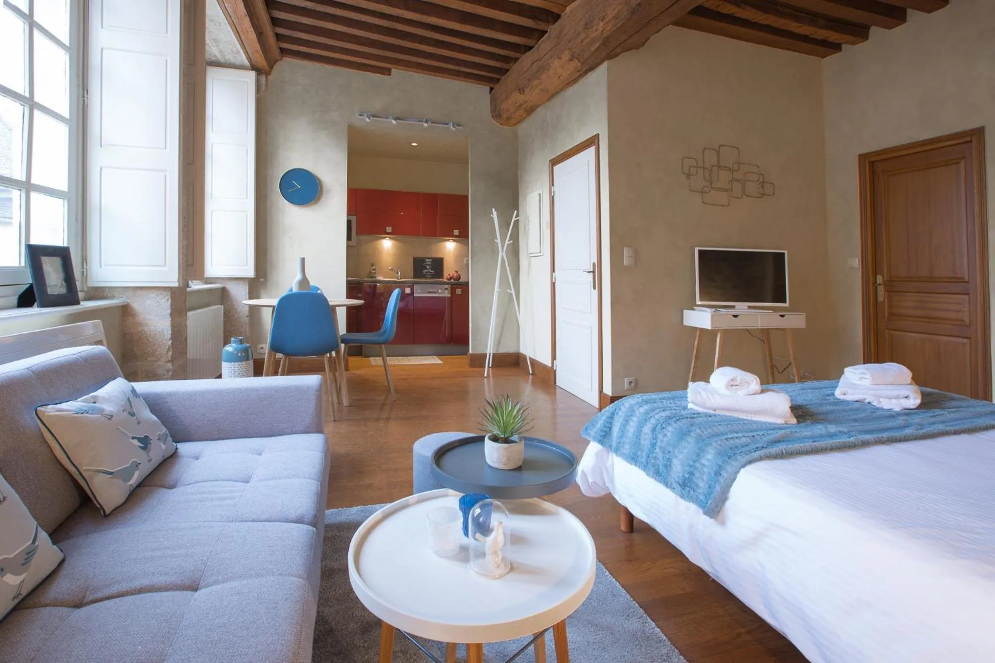 Photo of the whole room, Bed in La Tonnellerie