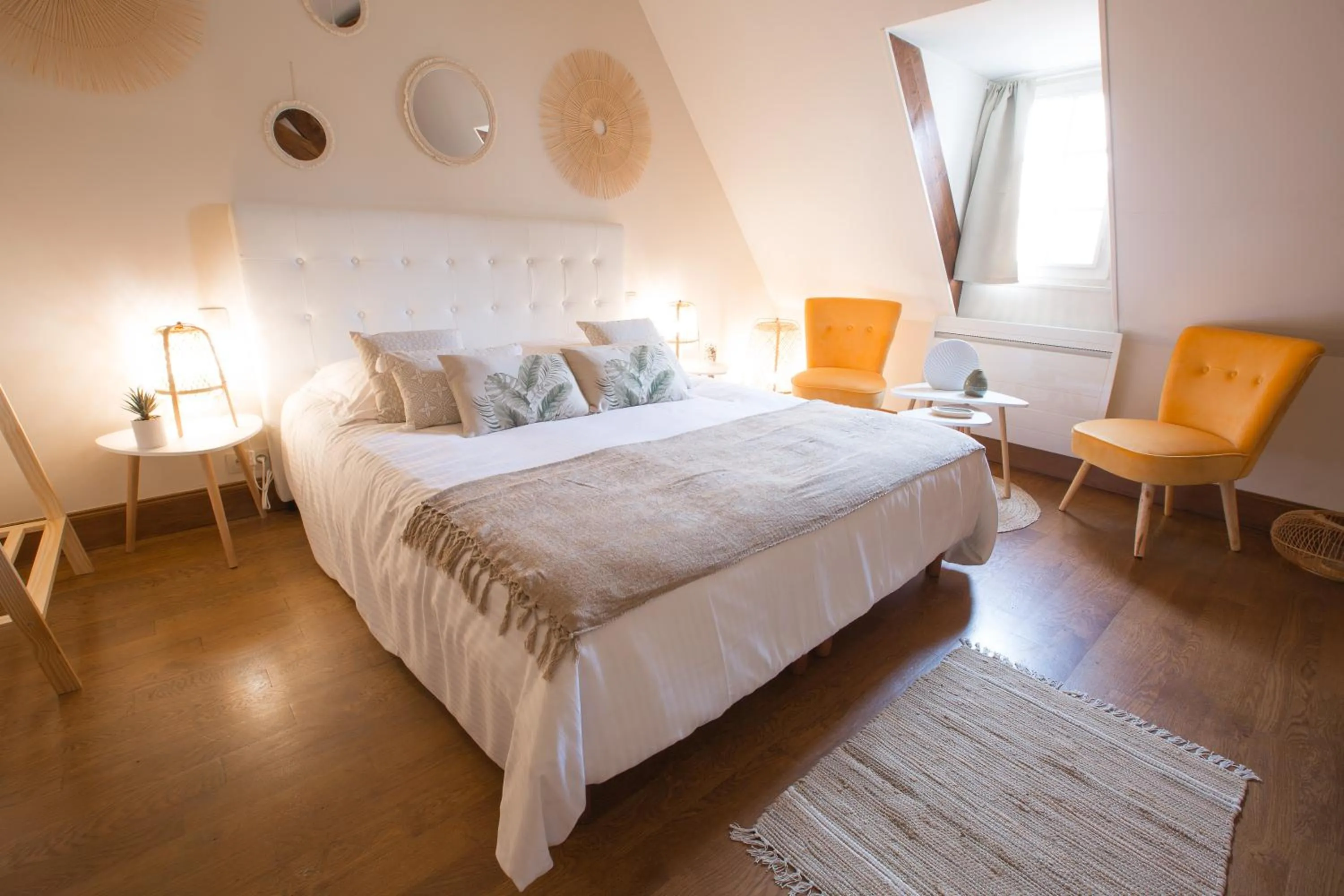 Photo of the whole room, Bed in La Tonnellerie