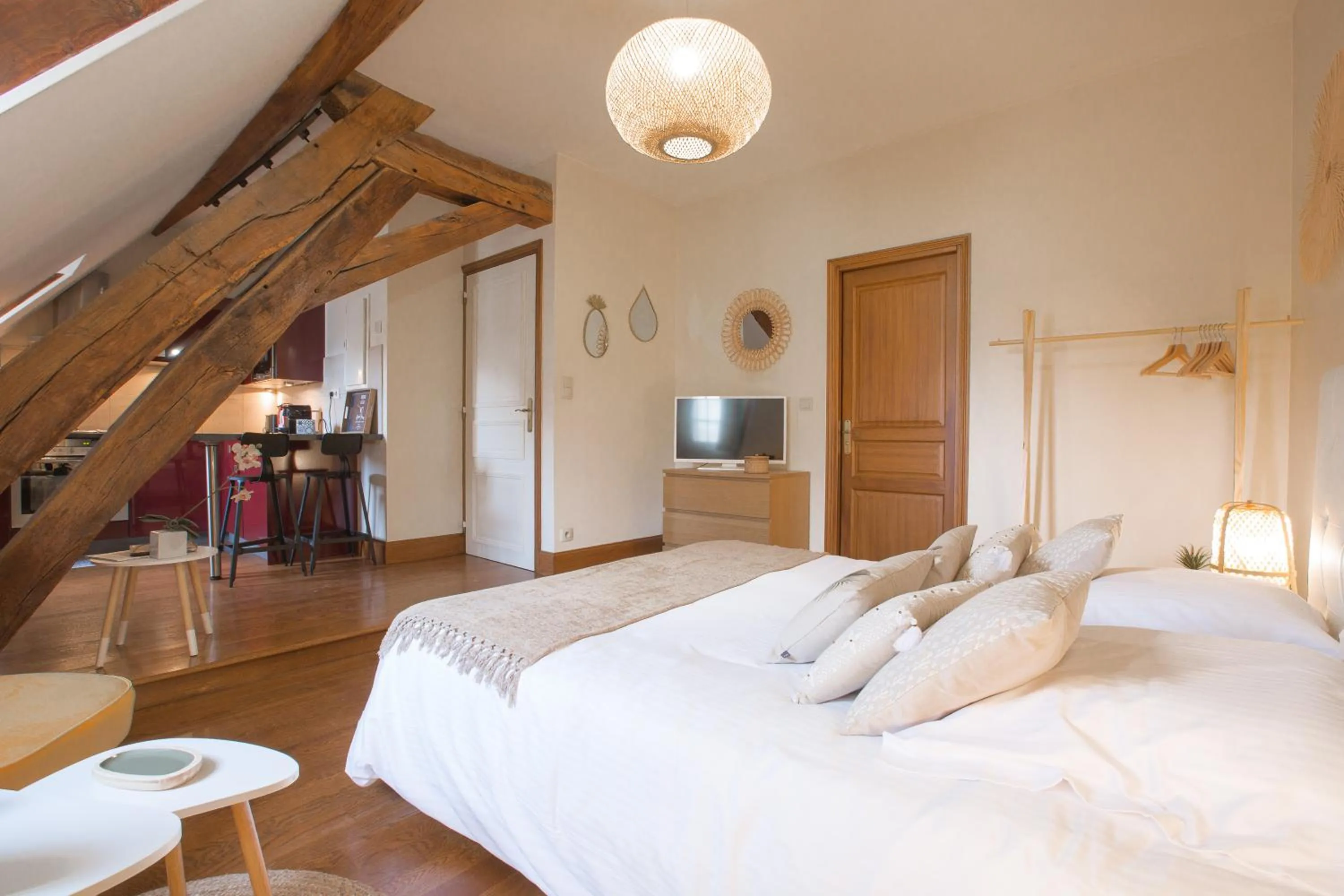 Photo of the whole room, Bed in La Tonnellerie