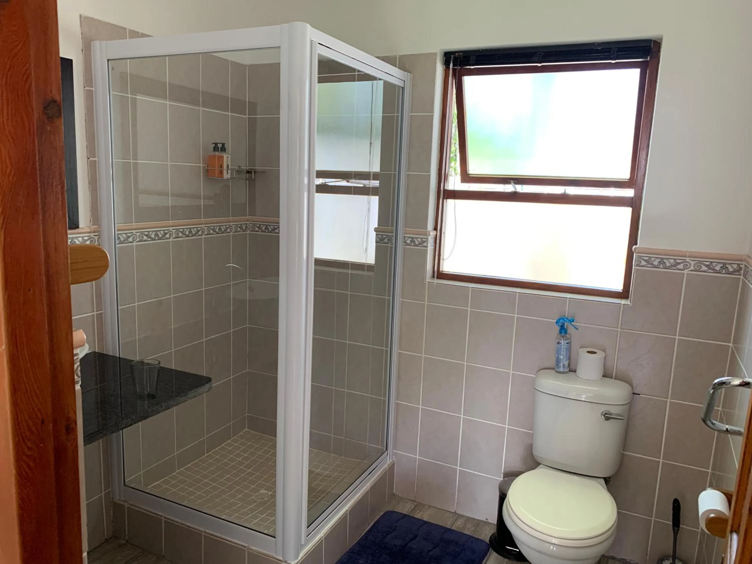 Bathroom in Mountain Dew Guest House