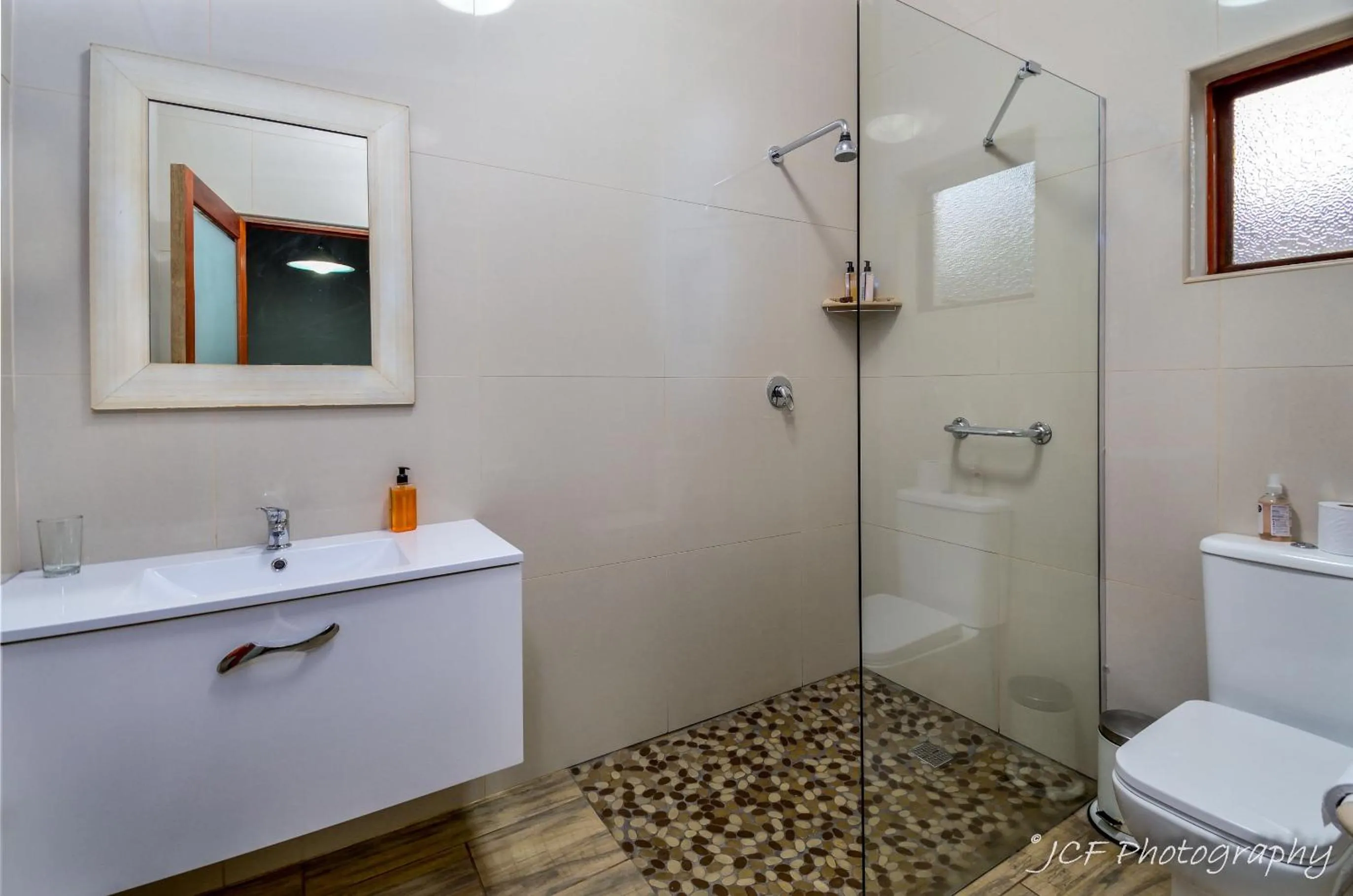 Shower in Mountain Dew Guest House