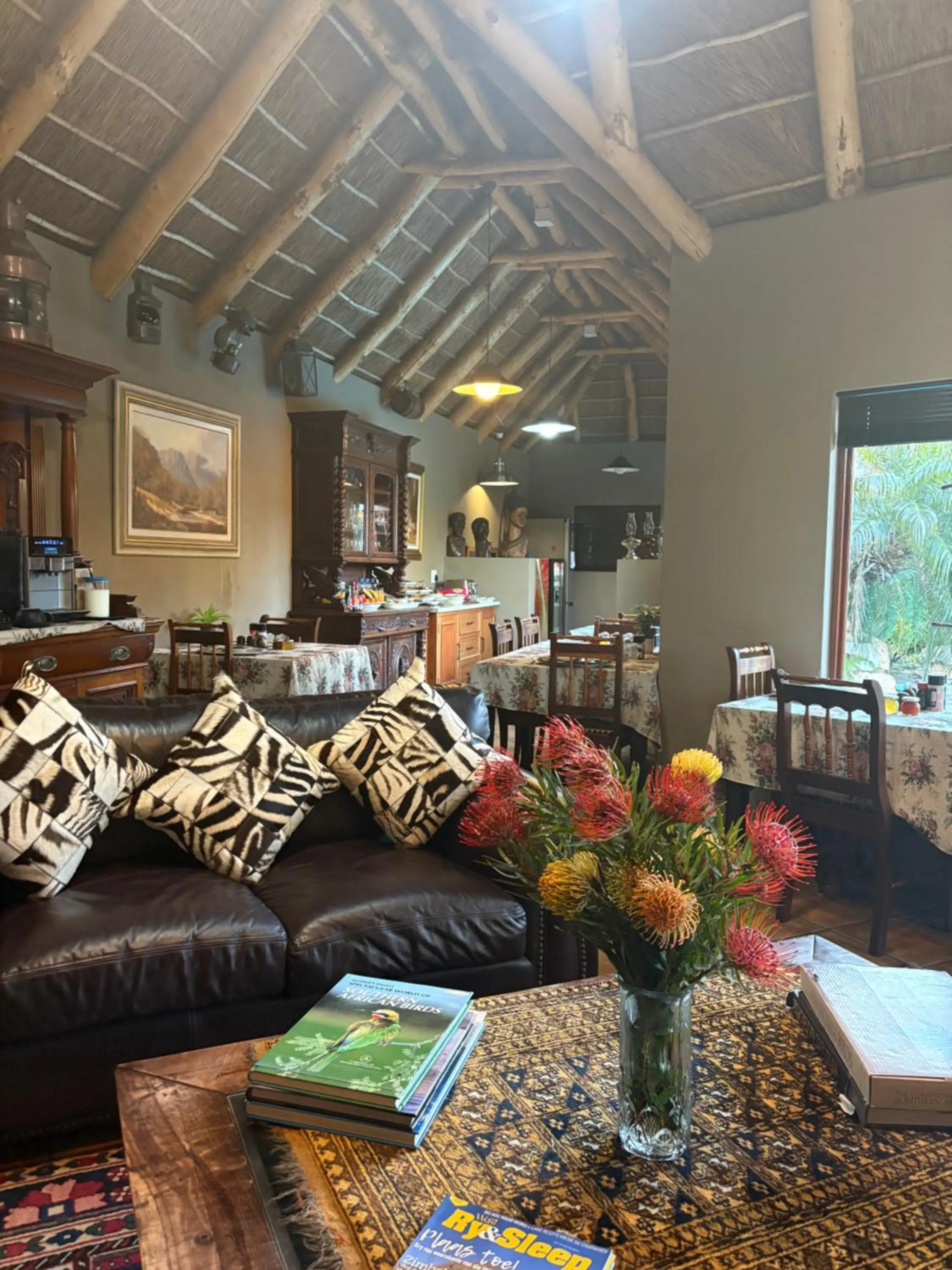 Seating area in Mountain Dew Guest House