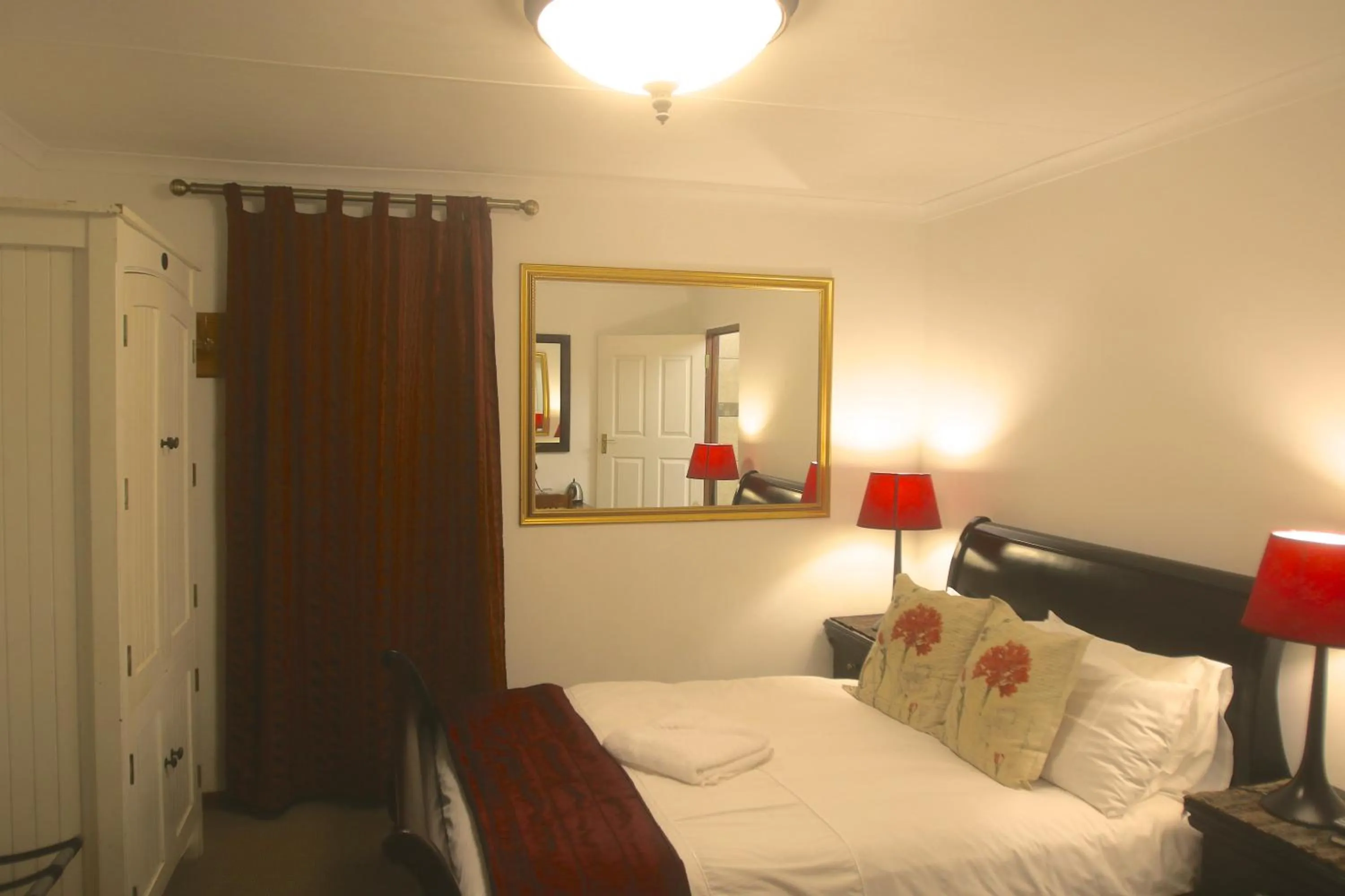 Photo of the whole room, Bed in Mountain Dew Guest House