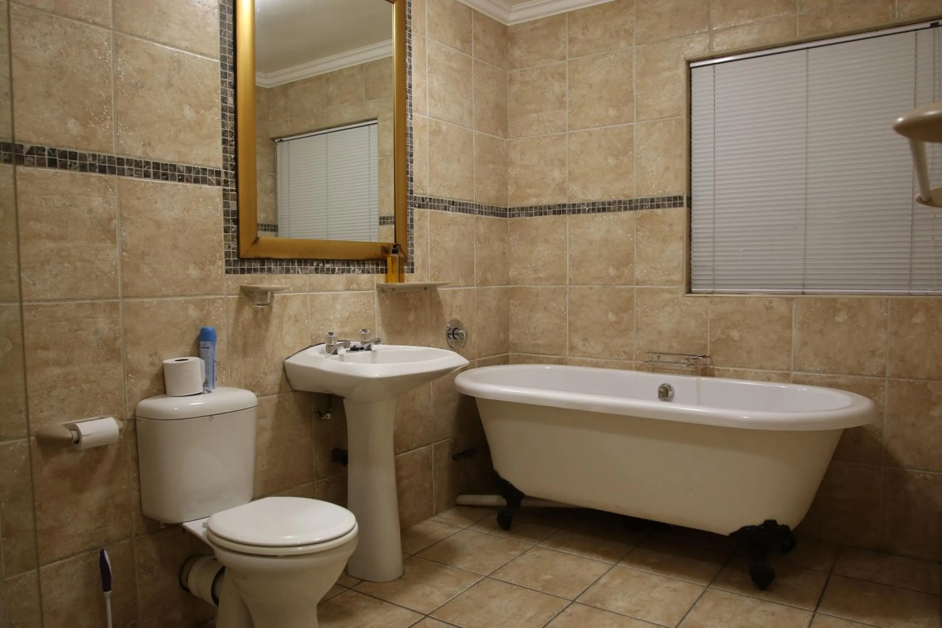 Bathroom in Mountain Dew Guest House