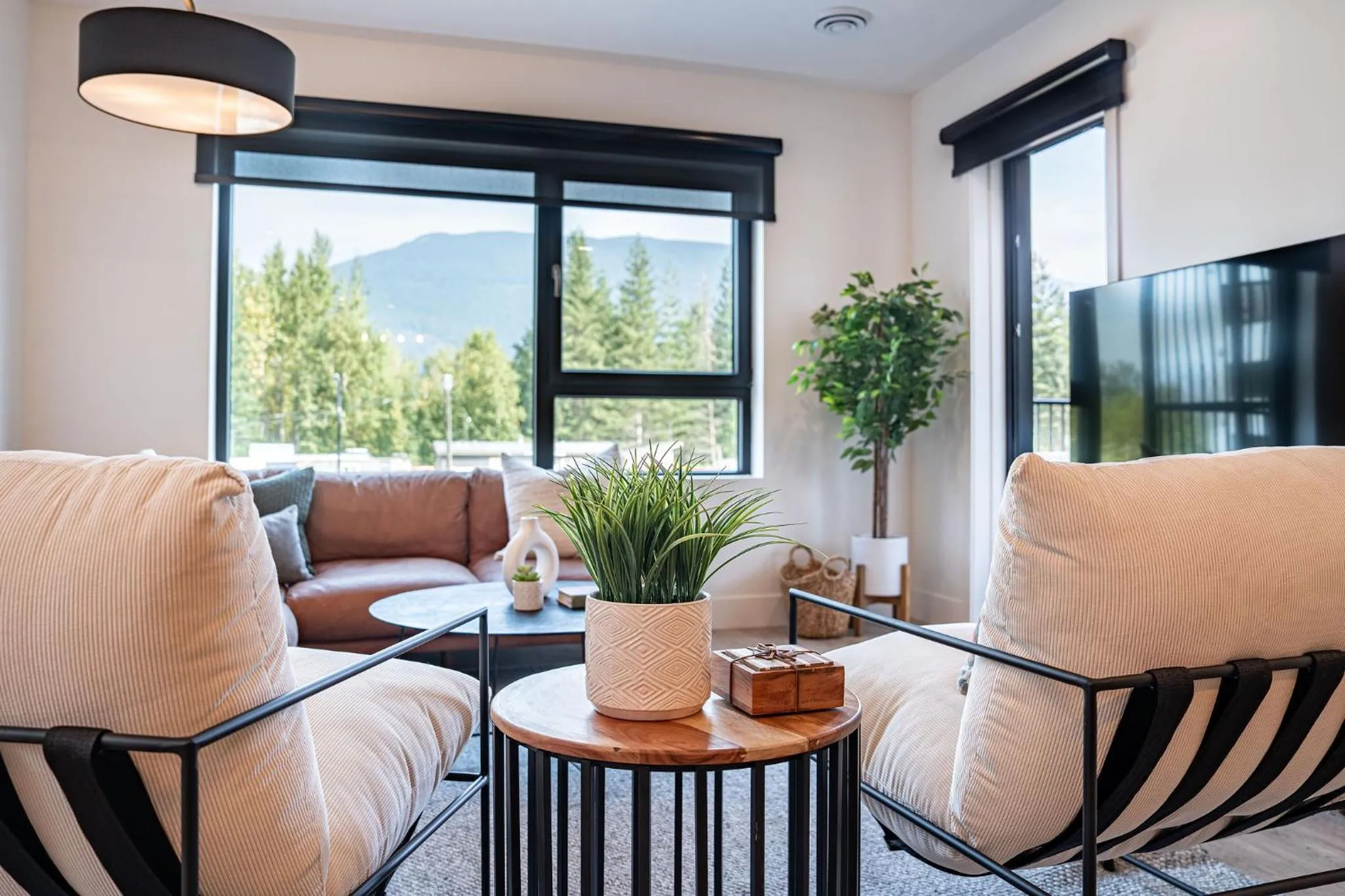 Huckin' Harry's by Revelstoke Vacations