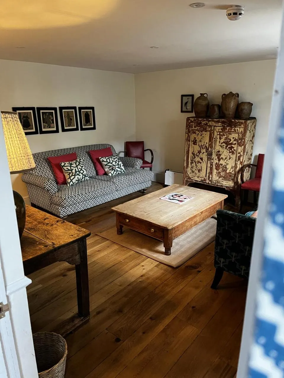 Living room, Bed in The Swan Inn