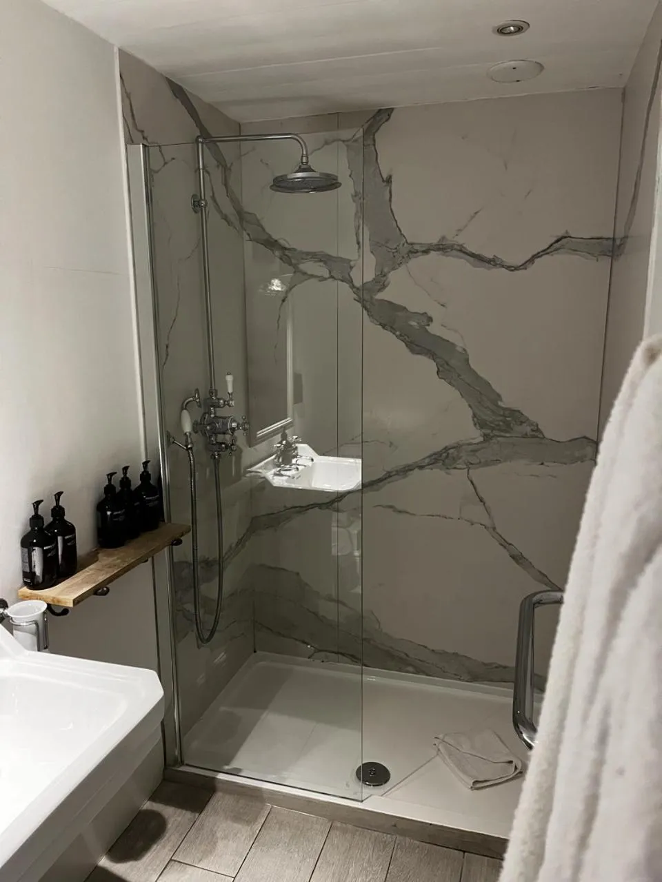 Shower in The Swan Inn