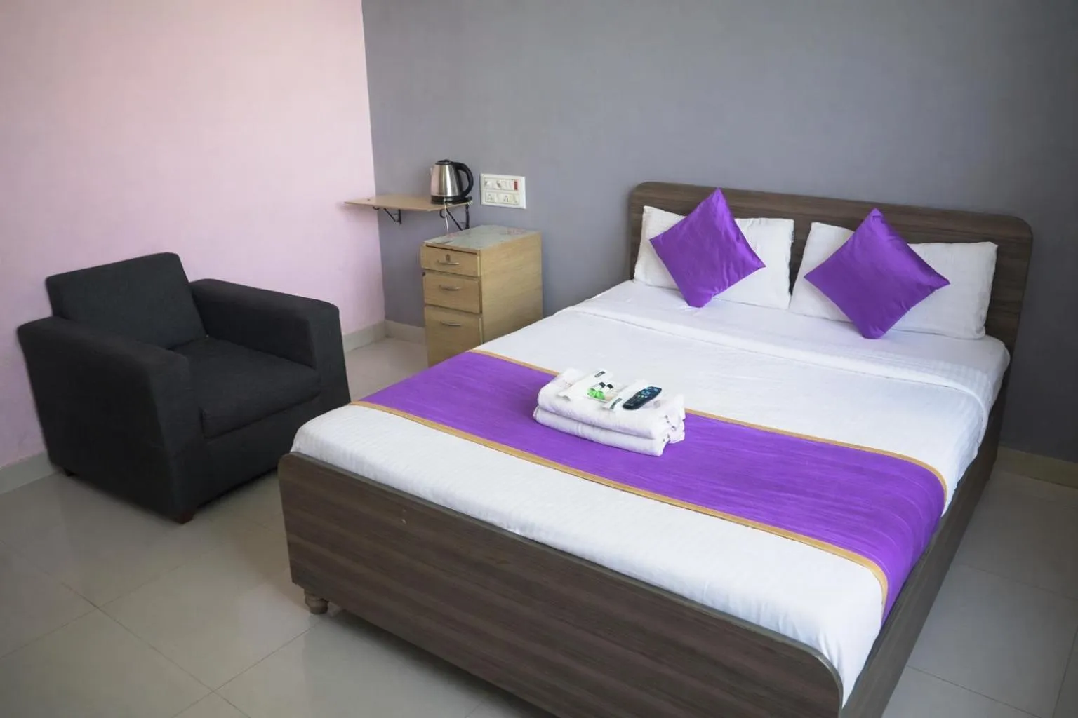 Bedroom, Bed in Hotel Golden Suites