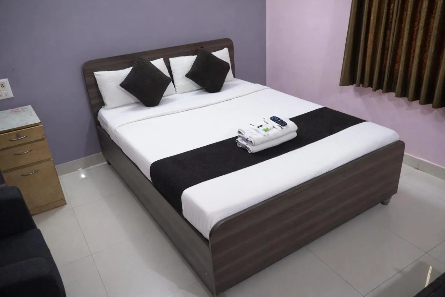 Bed in Hotel Golden Suites