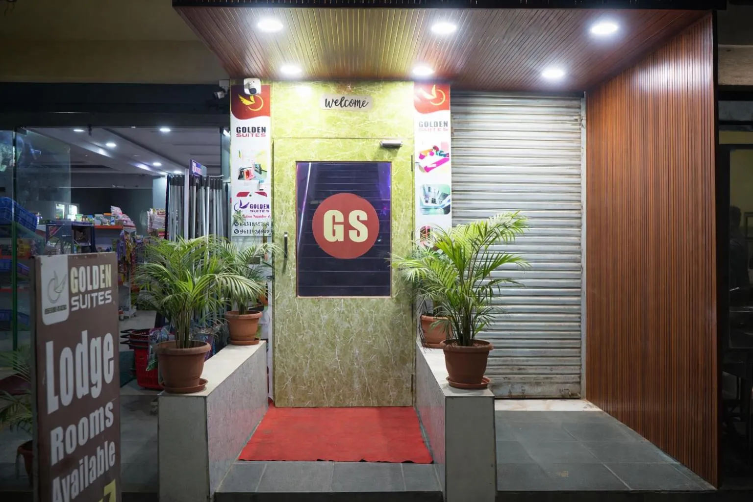 Facade/entrance in Hotel Golden Suites