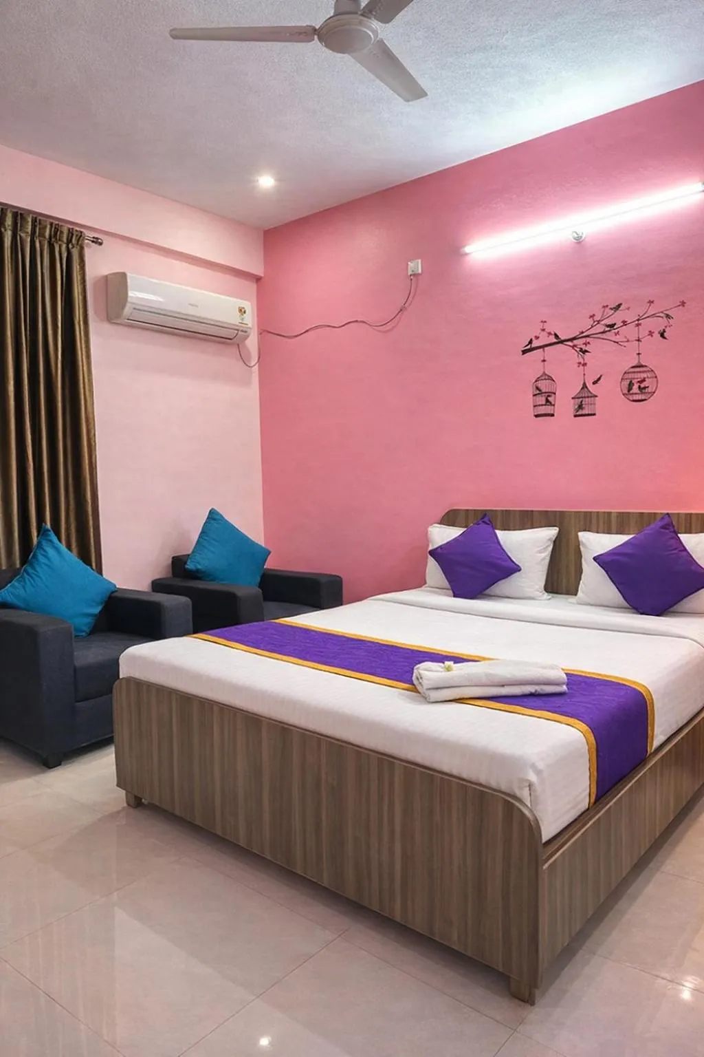 Bed in Hotel Golden Suites