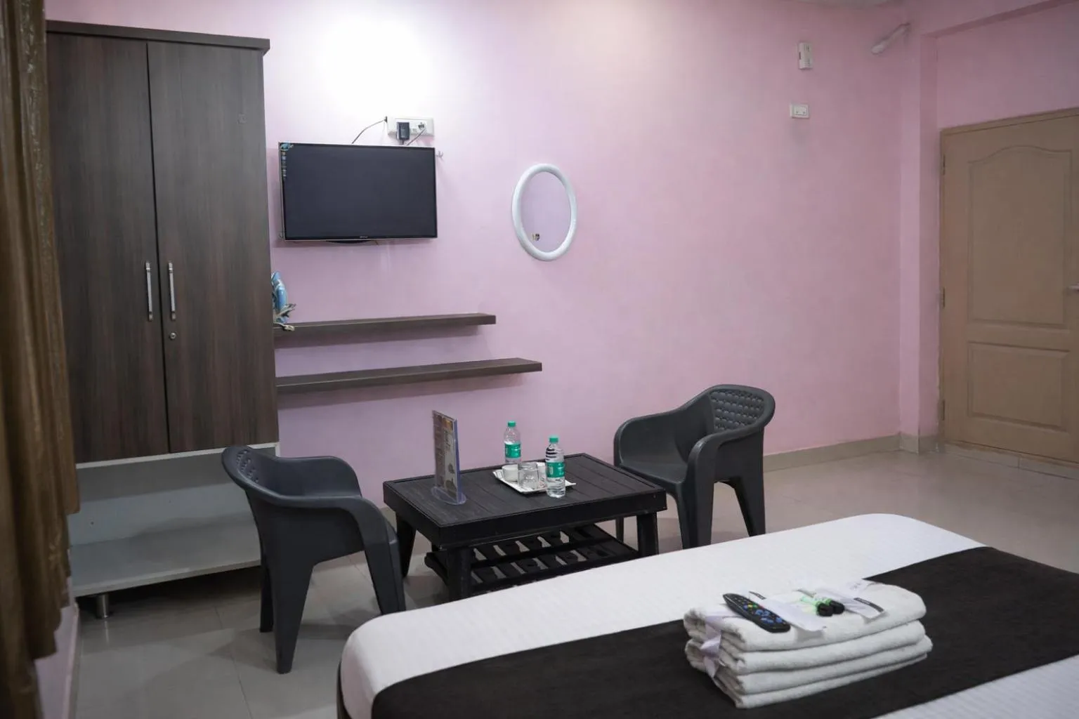 Bedroom, Bed in Hotel Golden Suites