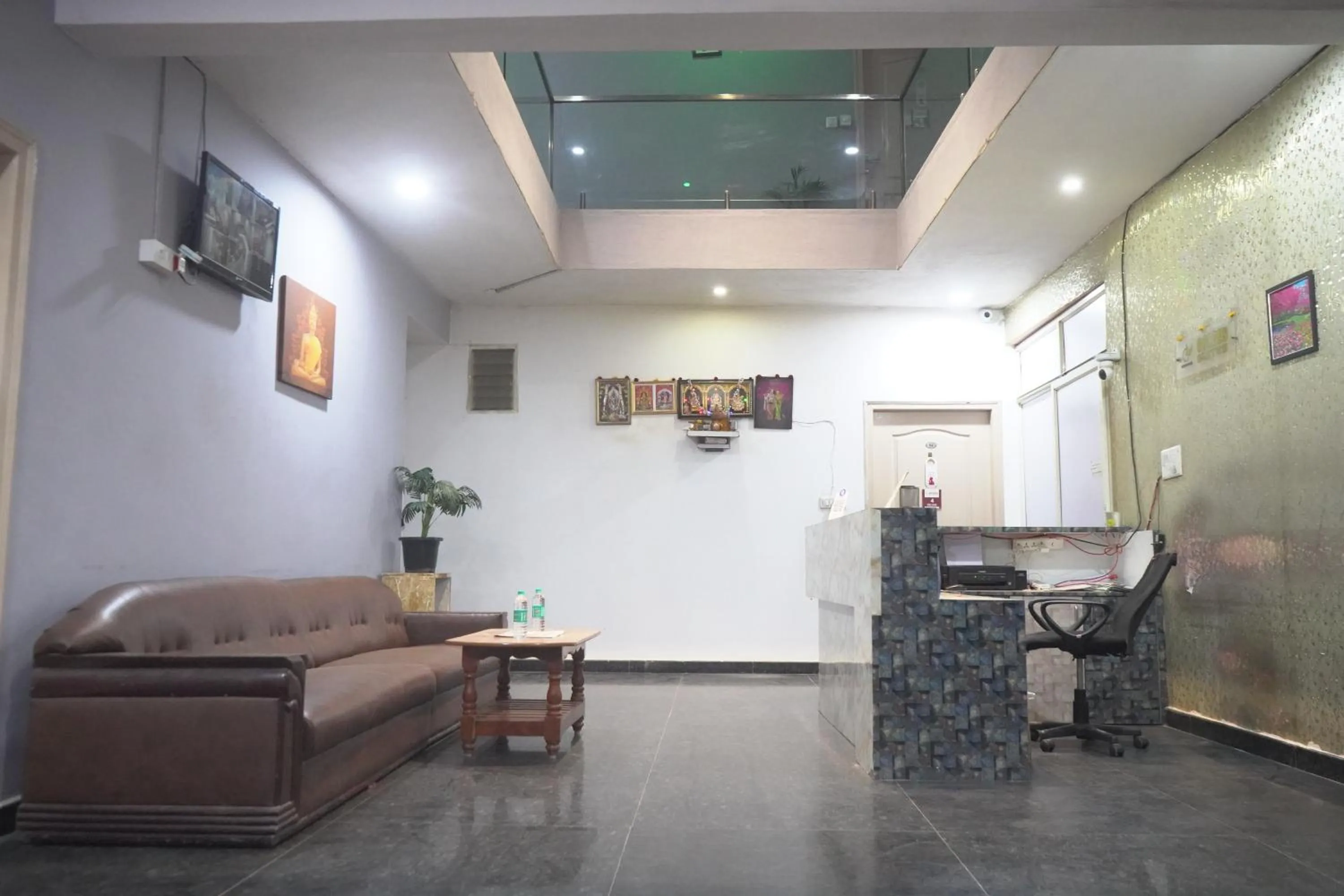 Seating area in Hotel Golden Suites