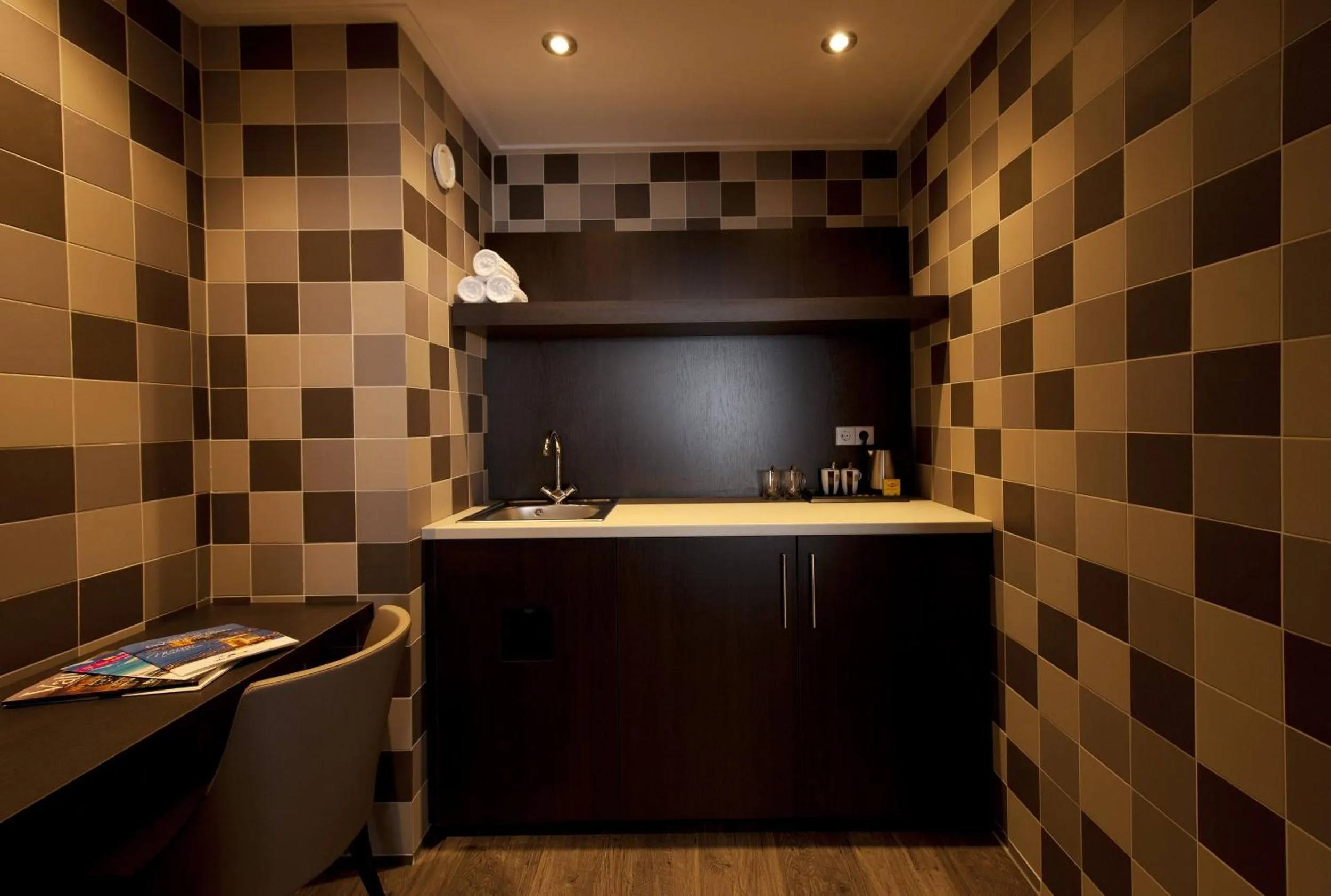 Kitchen or kitchenette in Van der Valk Hotel Avifauna