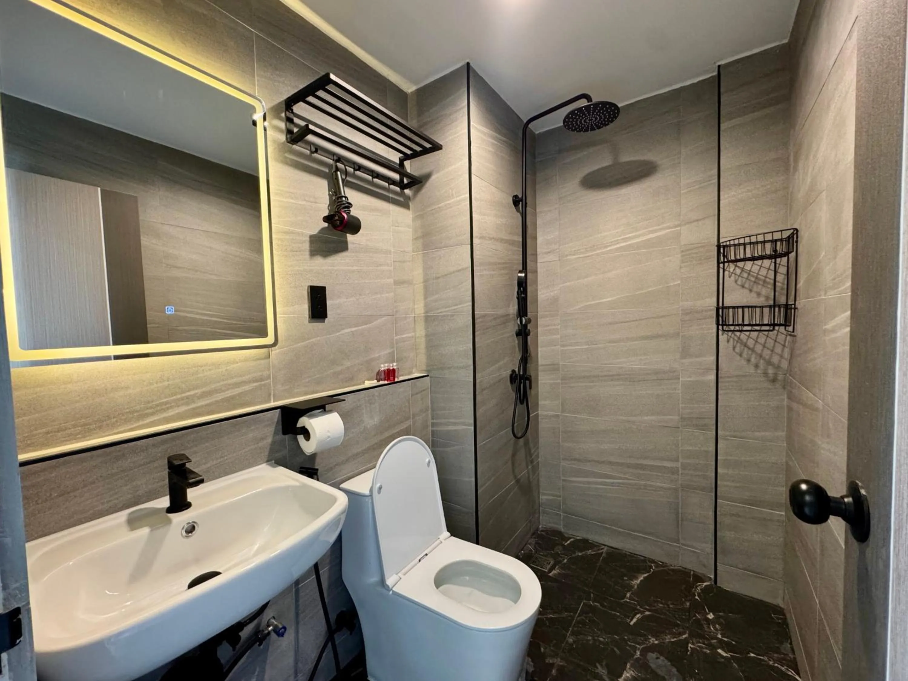 Toilet in Kefir Phuket