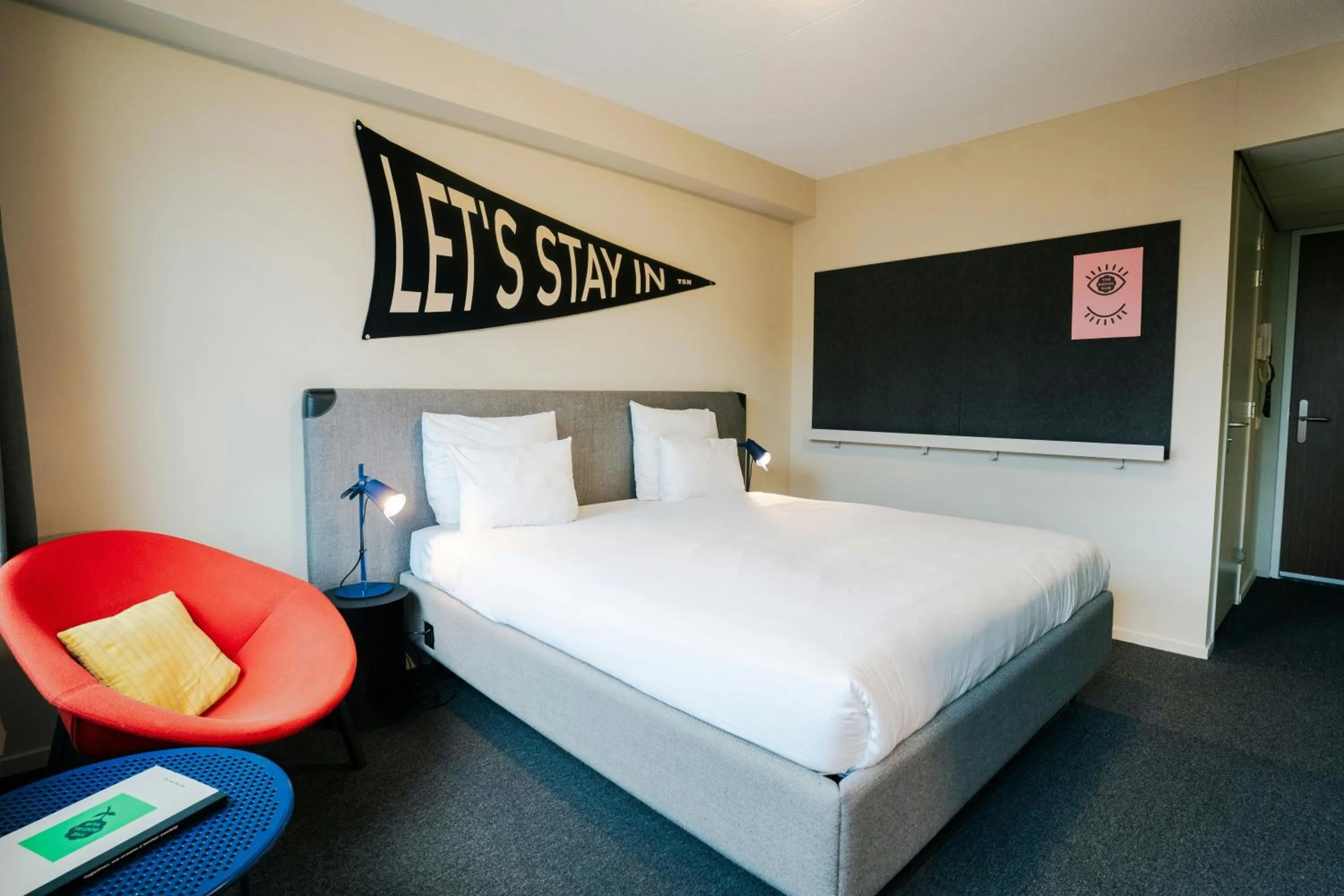 Photo of the whole room, Bed in The Social Hub The Hague