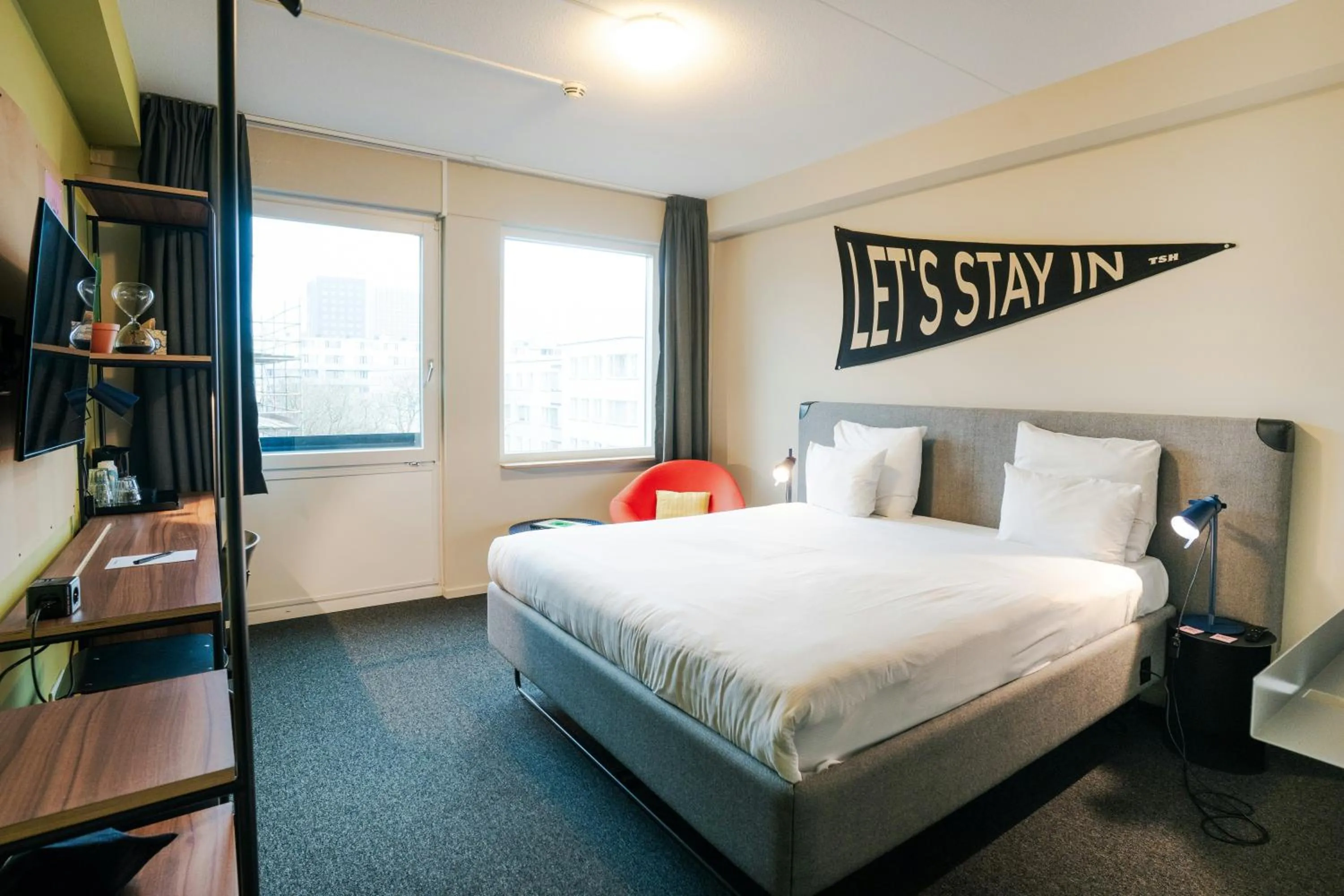 Photo of the whole room, Bed in The Social Hub The Hague