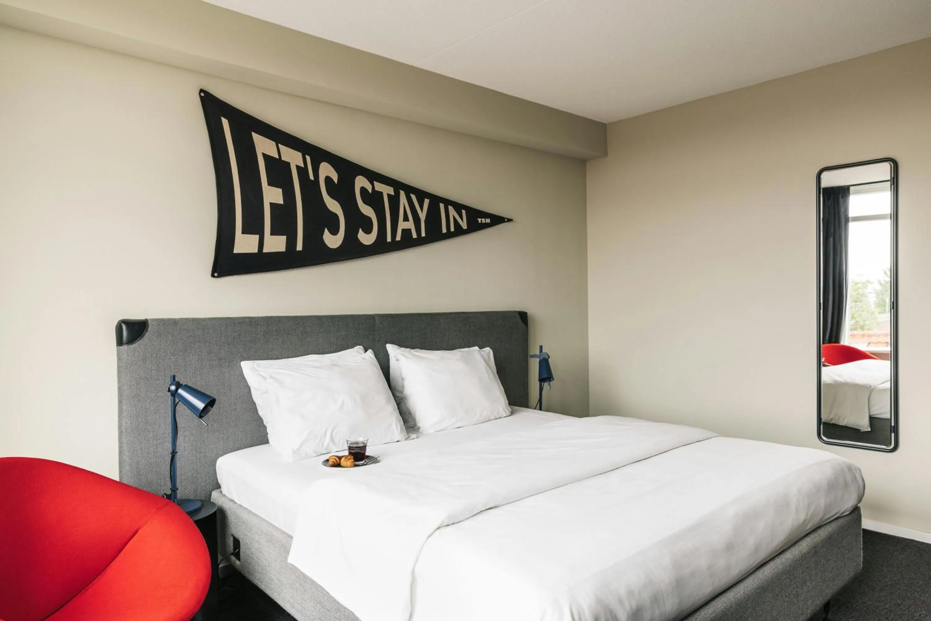 Photo of the whole room, Bed in The Social Hub The Hague