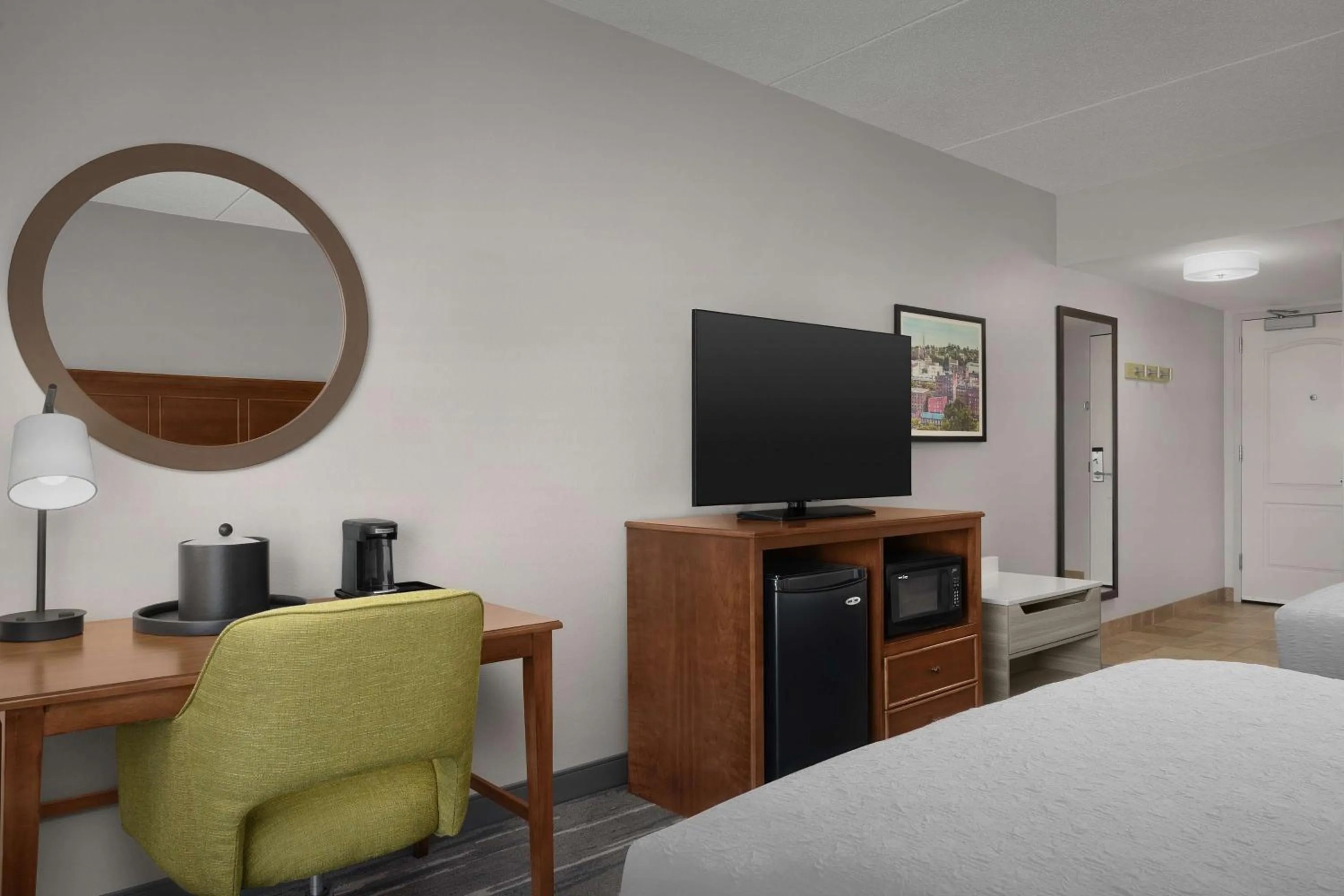 Bedroom, Bed in Hampton Inn and Suites Lynchburg